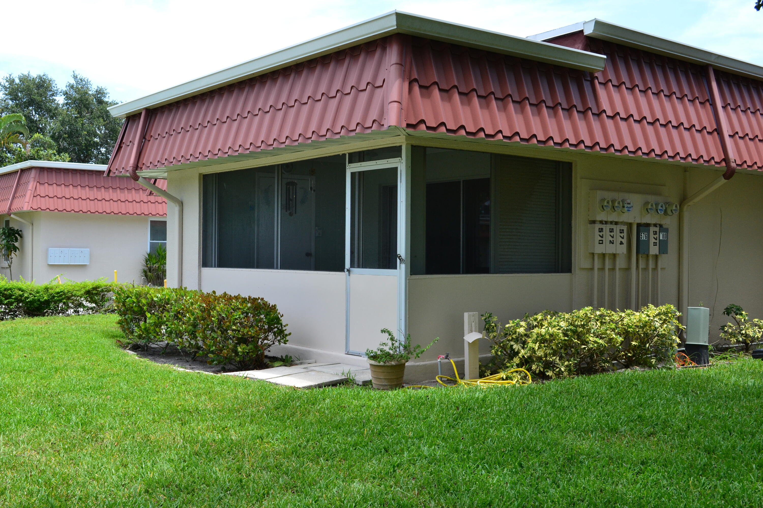 Foto de propiedad en 570 Laconia Circle, Lake Worth, FL 33467 Lake Worth con MLS# 