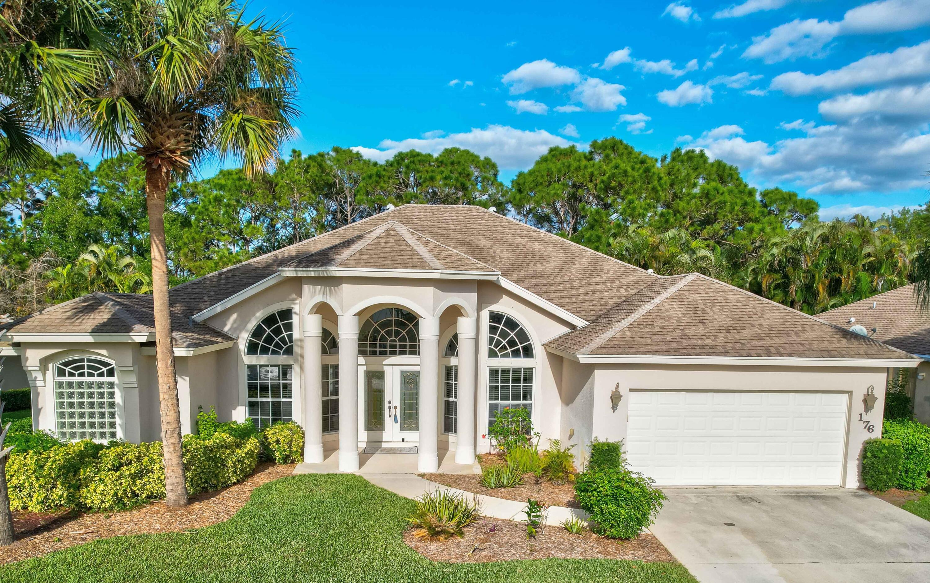 Foto de propiedad en 176 SW Fernleaf Trail, Port St. Lucie, FL 34953 Port St. Lucie con MLS# 