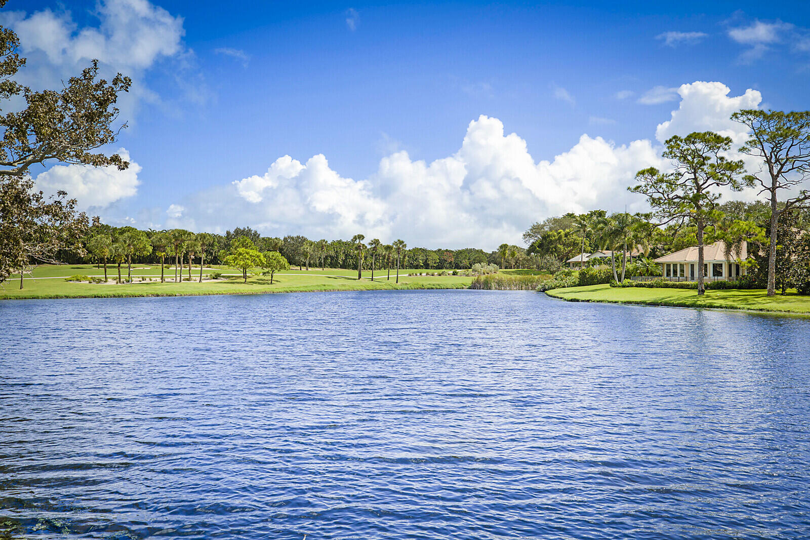 Foto de propiedad en 5611 SE Foxcross Place 5611, Stuart, FL 34997 Stuart con MLS# 