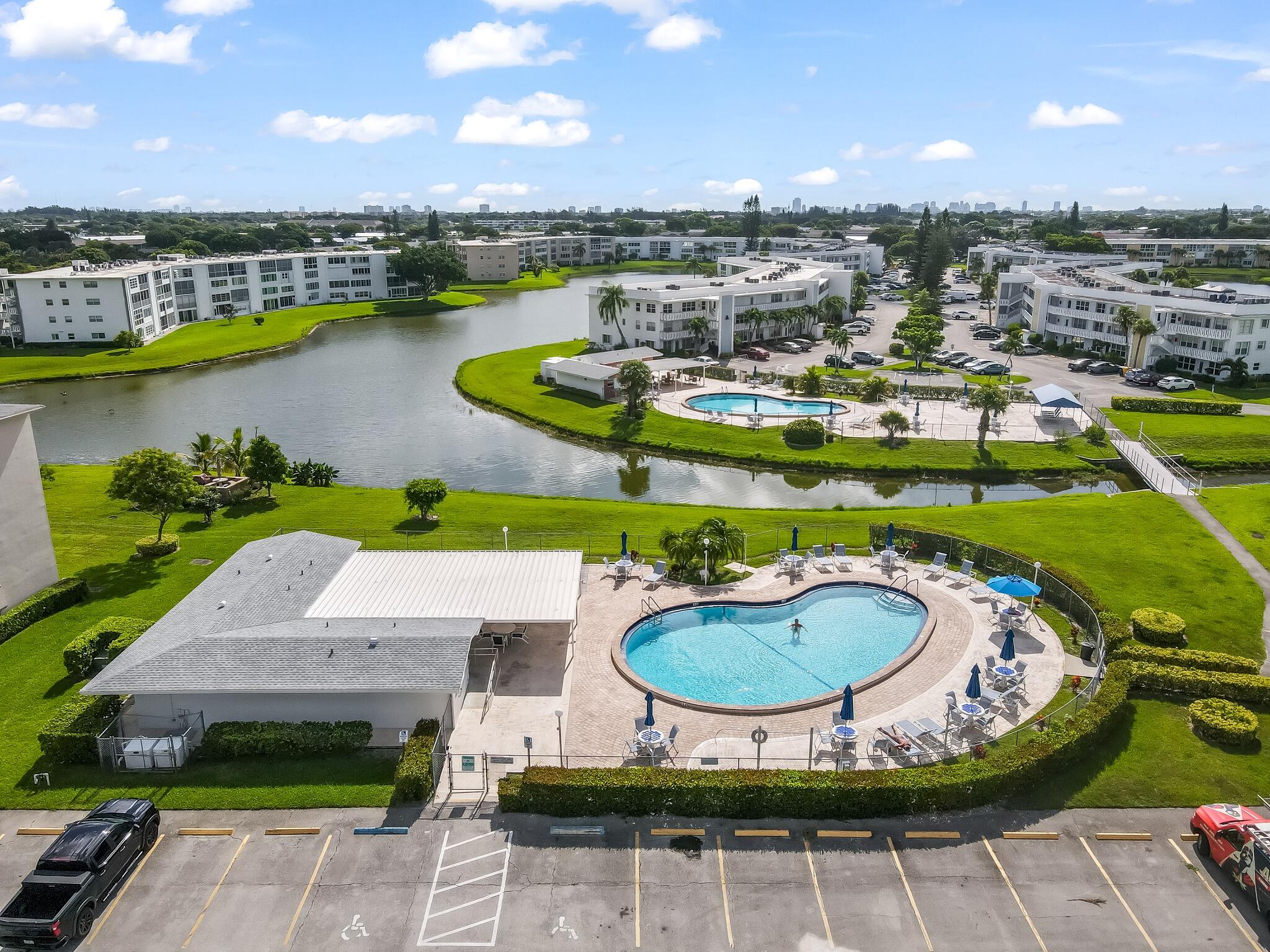 Foto de propiedad en 239 Windsor K, West Palm Beach, FL 33417 West Palm Beach con MLS# 