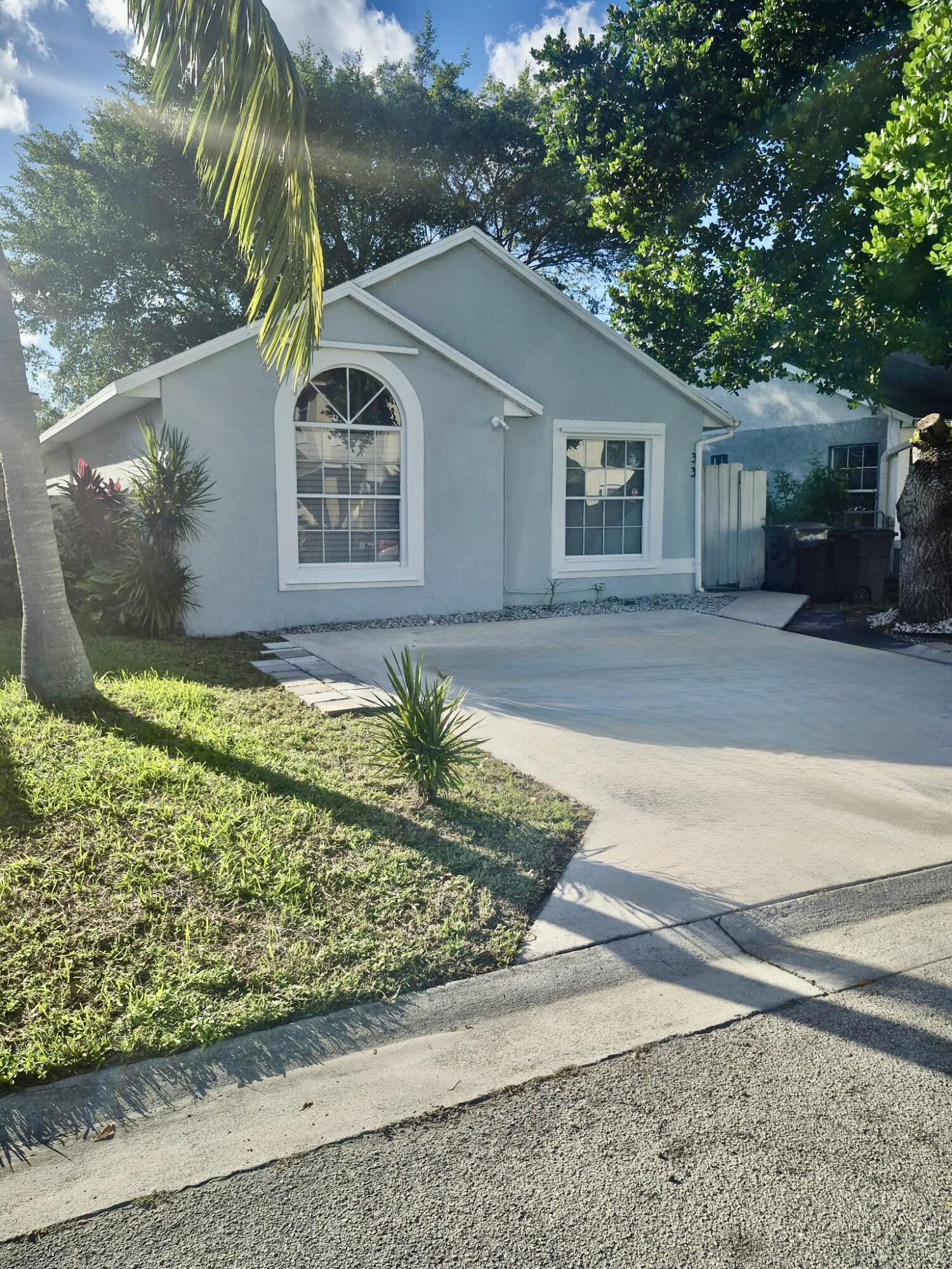 Foto de propiedad en 33 Plumage Lane, West Palm Beach, FL 33415 West Palm Beach con MLS# 