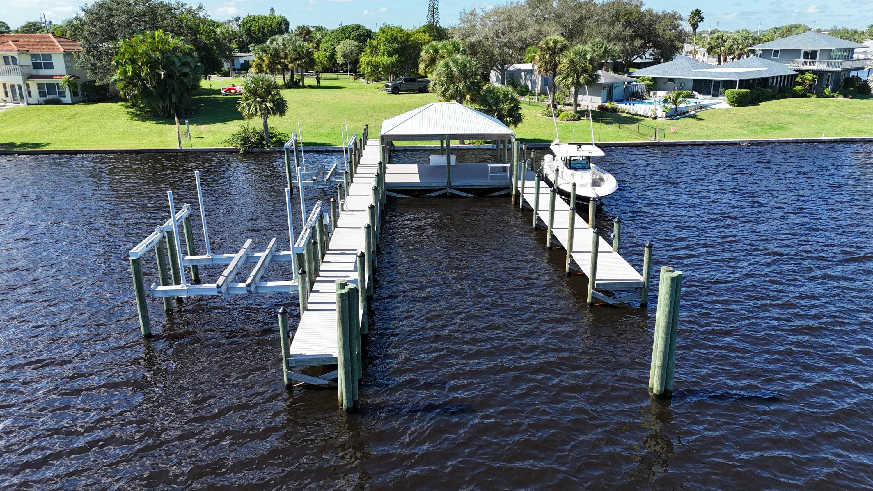 Foto de propiedad en 4345 SE Mulford Lane, Stuart, FL 34997 Stuart con MLS# 