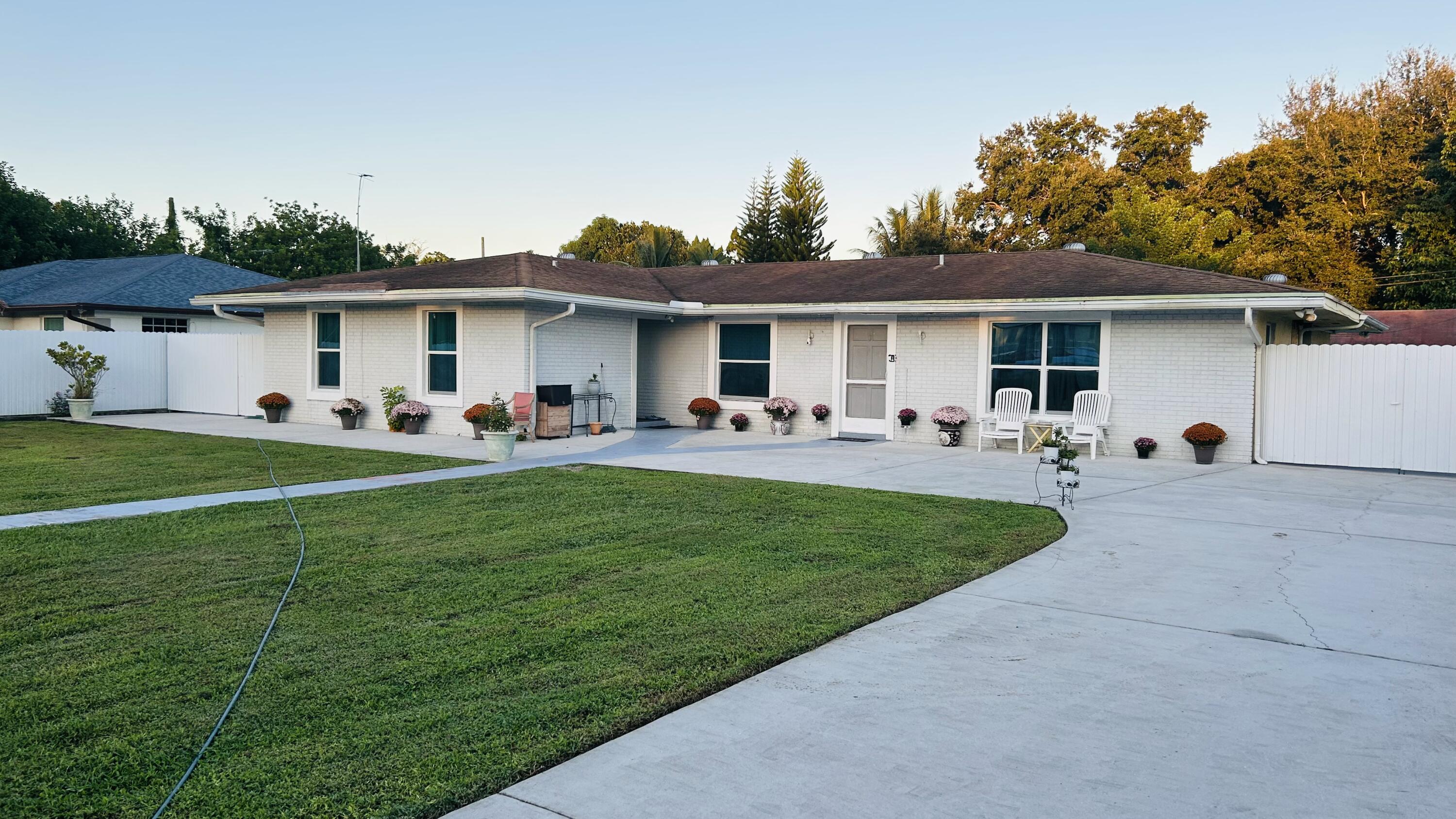 Vendido 2084 Laura Lane, West Palm Beach, FL 33415, West Palm Beach, FL 33415