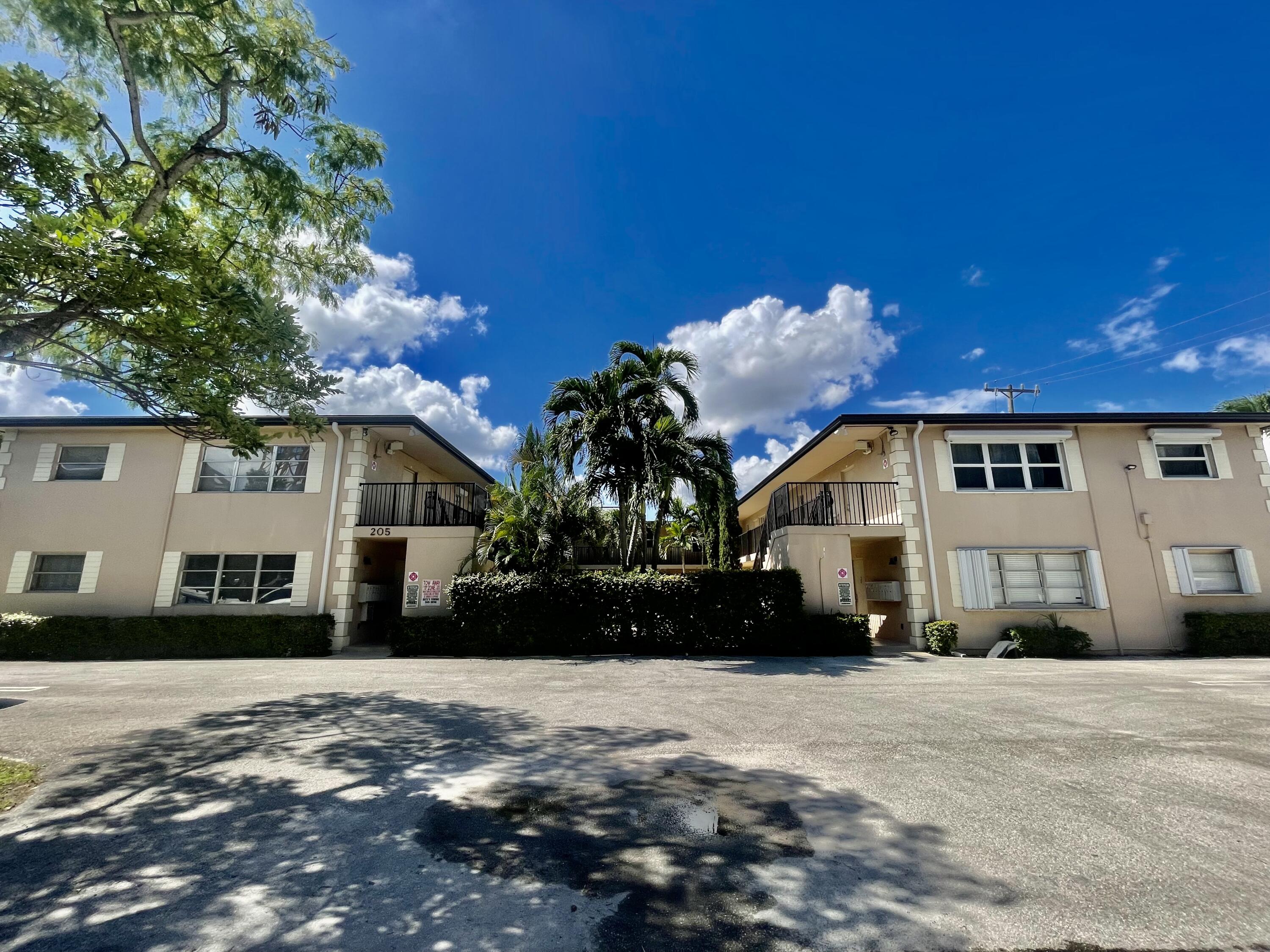 Foto de propiedad en 205 NE 3rd Street 105, Boynton Beach, FL 33435 Boynton Beach con MLS# 
