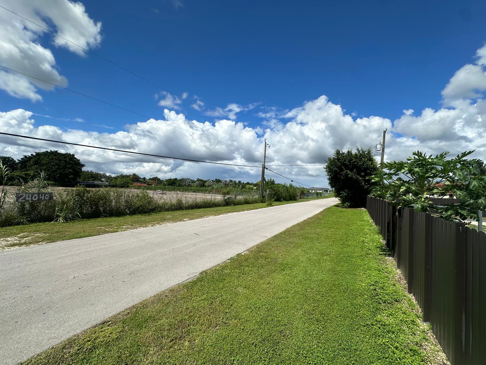 Foto de propiedad en 24040 SW 209th Place, Homestead, FL 33031 Homestead con MLS# 