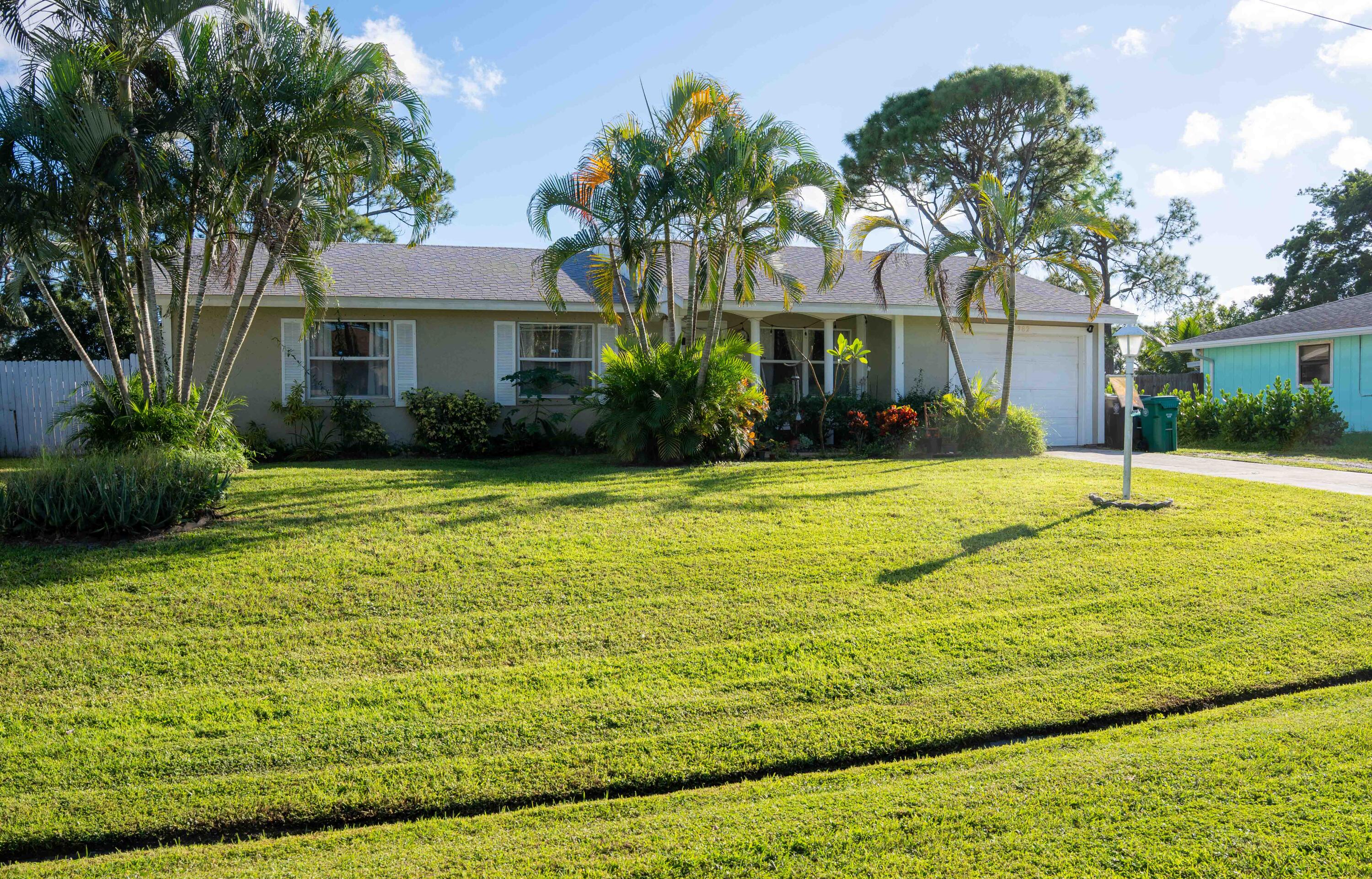 Foto de propiedad en 382 SE Evans Avenue, Port St. Lucie, FL 34984 Port St. Lucie con MLS# 