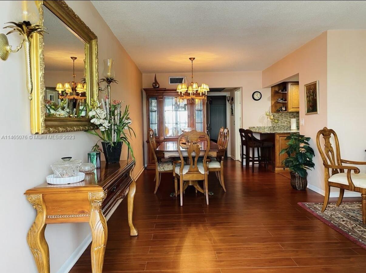 Foto de propiedad en 308 Wellington D, West Palm Beach, FL 33417 West Palm Beach con MLS# 