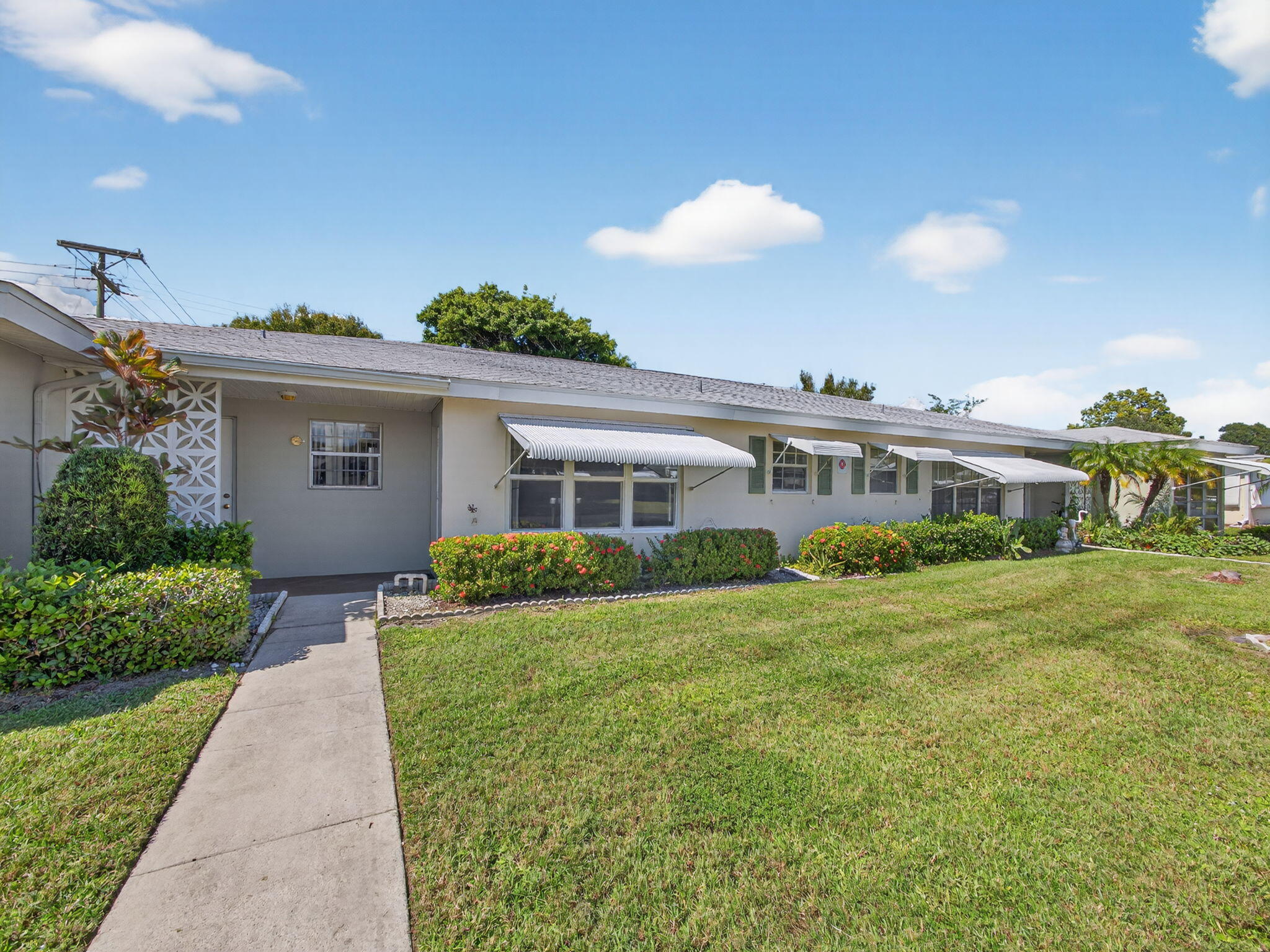 Foto de propiedad en 111 Lakes End Drive B, Fort Pierce, FL 34982 Fort Pierce con MLS# 
