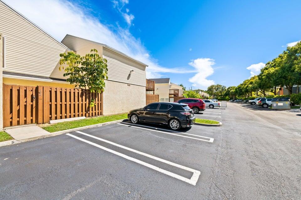 Foto de propiedad en 643 Executive Center Drive Q-102, West Palm Beach, FL 33401 West Palm Beach con MLS# 