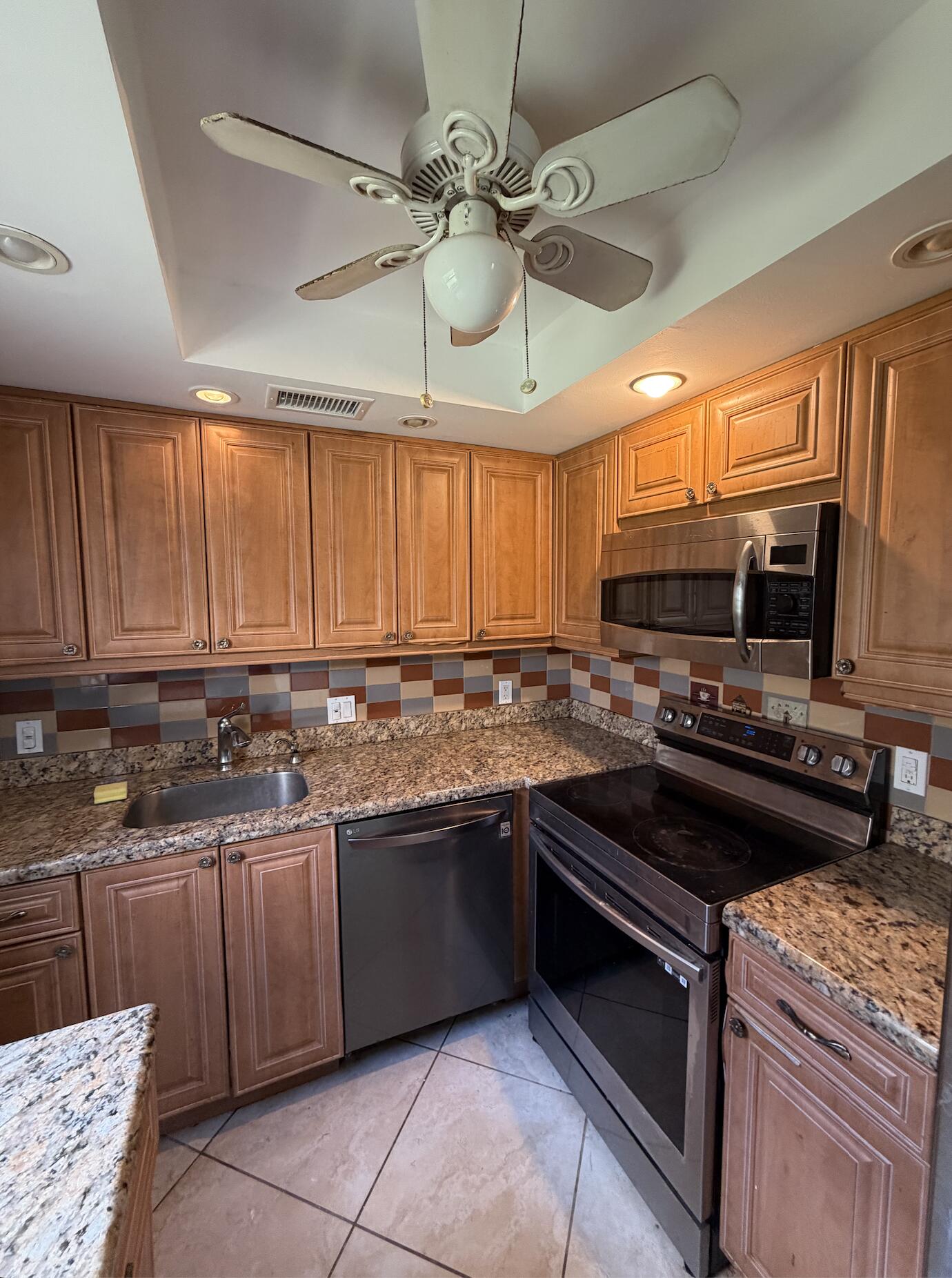 Foto de propiedad en 157 Saxony D, Delray Beach, FL 33446 Delray Beach con MLS# 