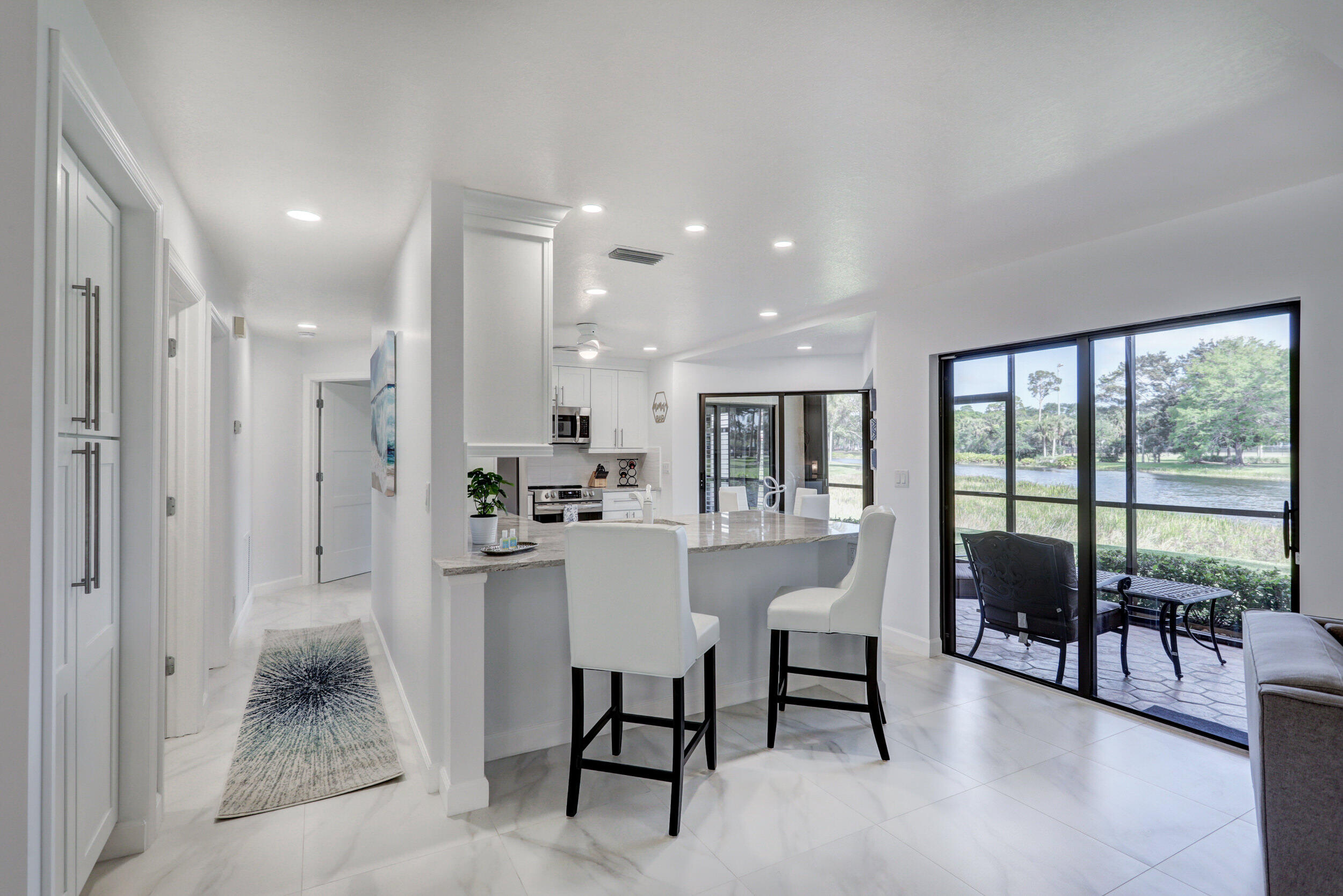 Foto de propiedad en 6 Lexington Lane E D, Palm Beach Gardens, FL 33418 Palm Beach Gardens con MLS# 