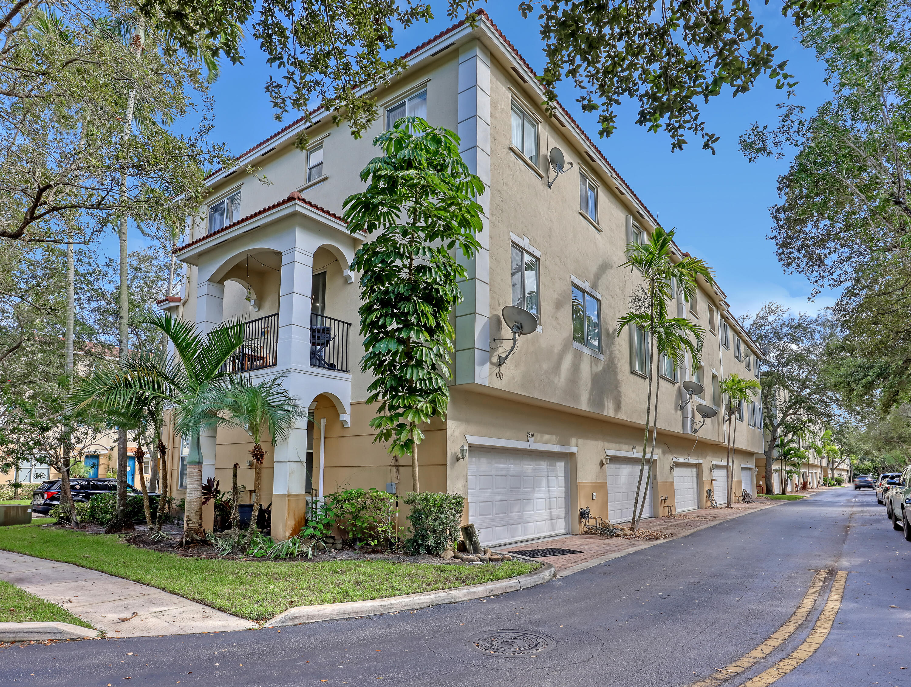 Foto de propiedad en 2850 S Oasis Drive, Boynton Beach, FL 33426 Boynton Beach con MLS# 