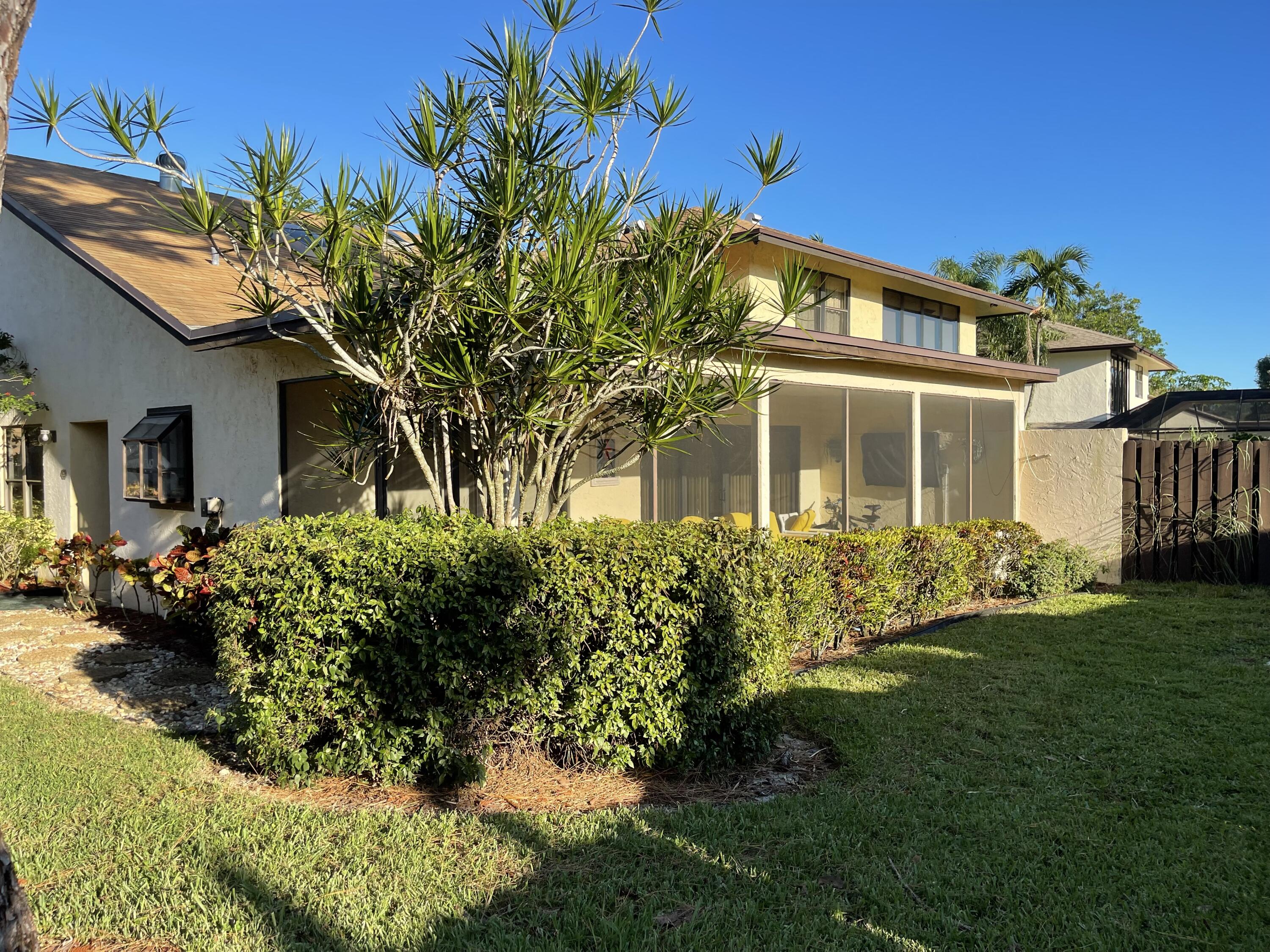 Foto de propiedad en 354 SW 28th Avenue, Delray Beach, FL 33445 Delray Beach con MLS# 