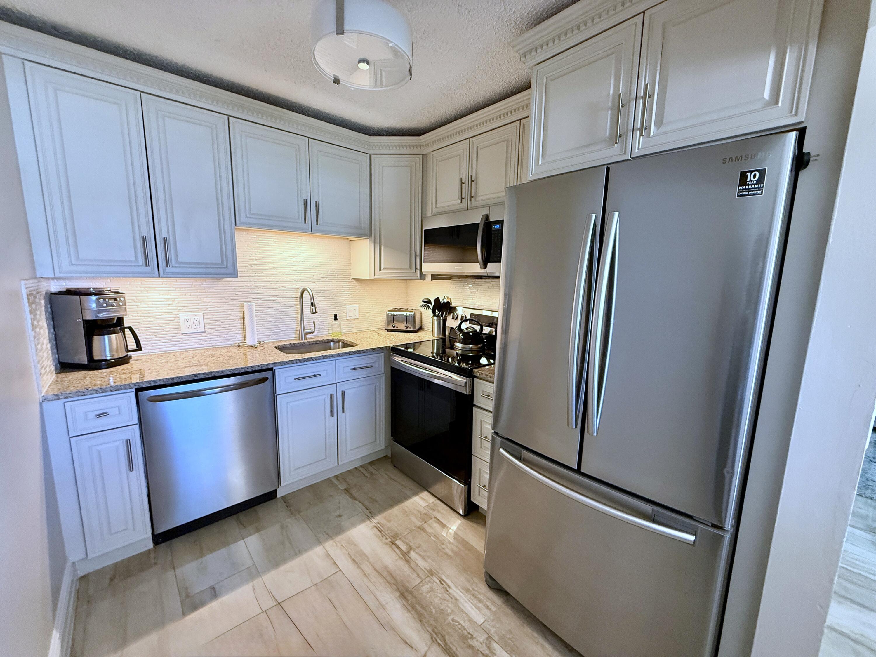 Foto de propiedad en 359 Oakridge T, Deerfield Beach, FL 33442 Deerfield Beach con MLS# 