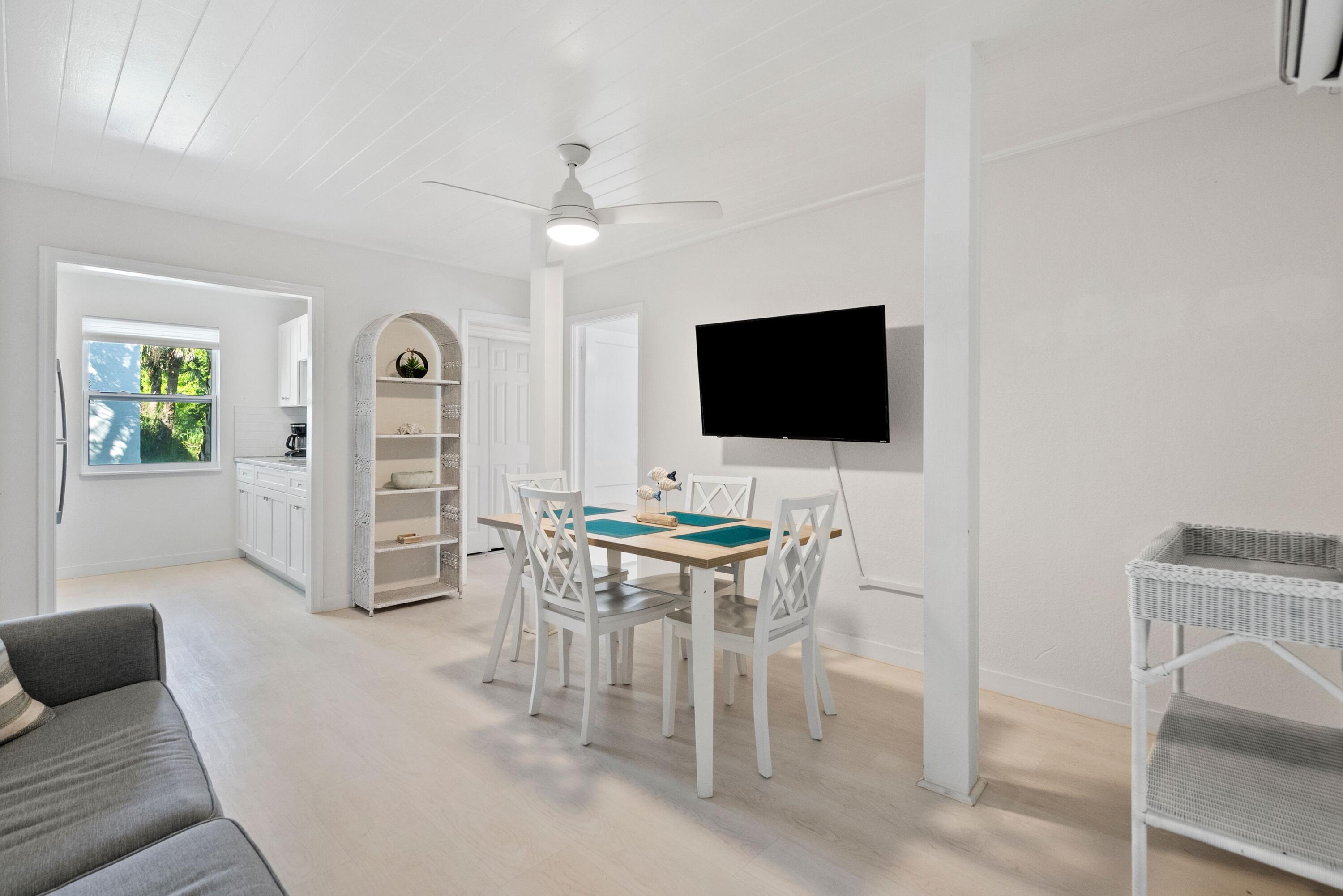 Foto de propiedad en 670 Hernando Street C, Fort Pierce, FL 34949 Fort Pierce con MLS# 