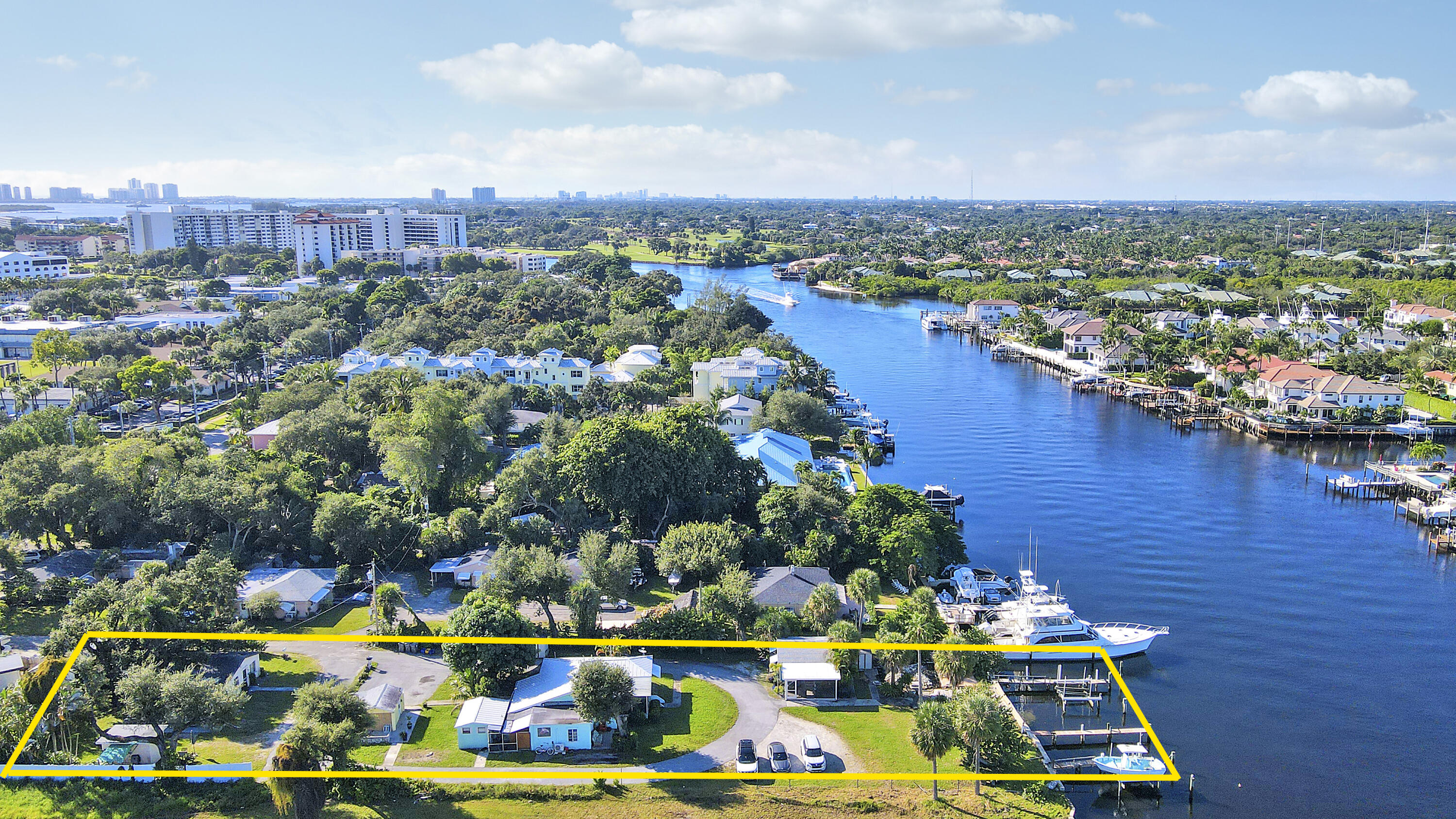 Foto de propiedad en 2031 Melody Lane, Palm Beach Gardens, FL 33410 Palm Beach Gardens con MLS# 