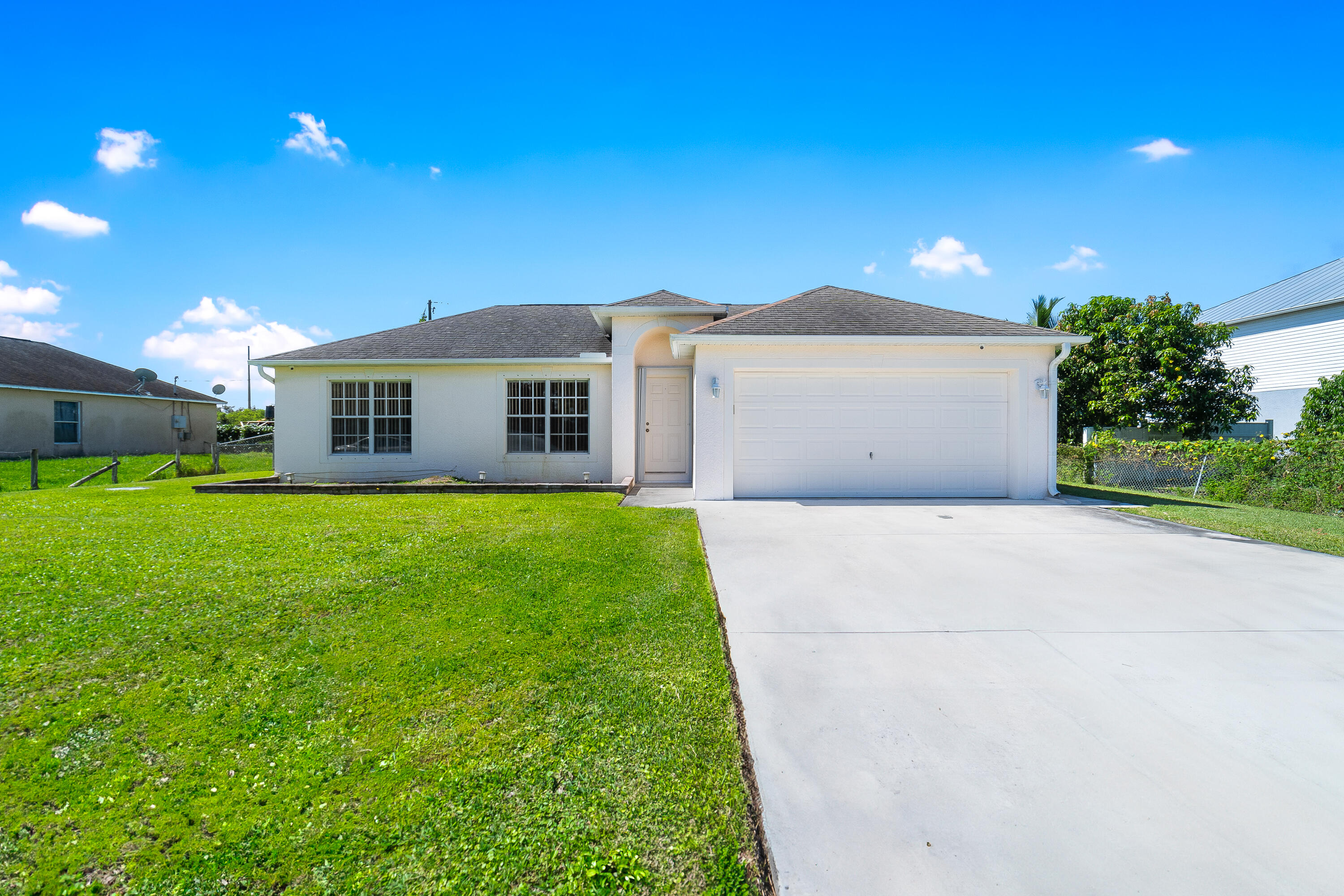 Foto de propiedad en 1165 SE 40th Avenue, Okeechobee, FL 34974 Okeechobee con MLS# 
