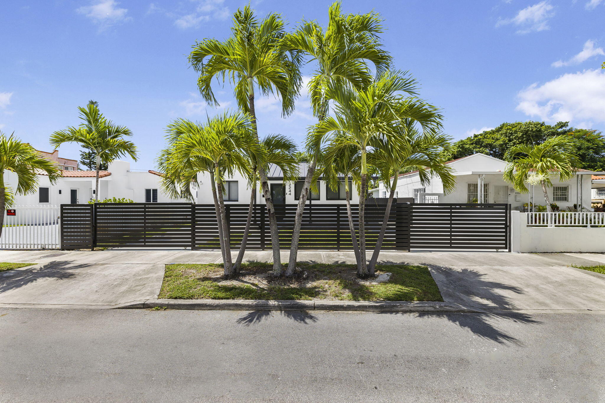 Foto de propiedad en 2244 SW 10th Street, Miami, FL 33135 Miami con MLS# 