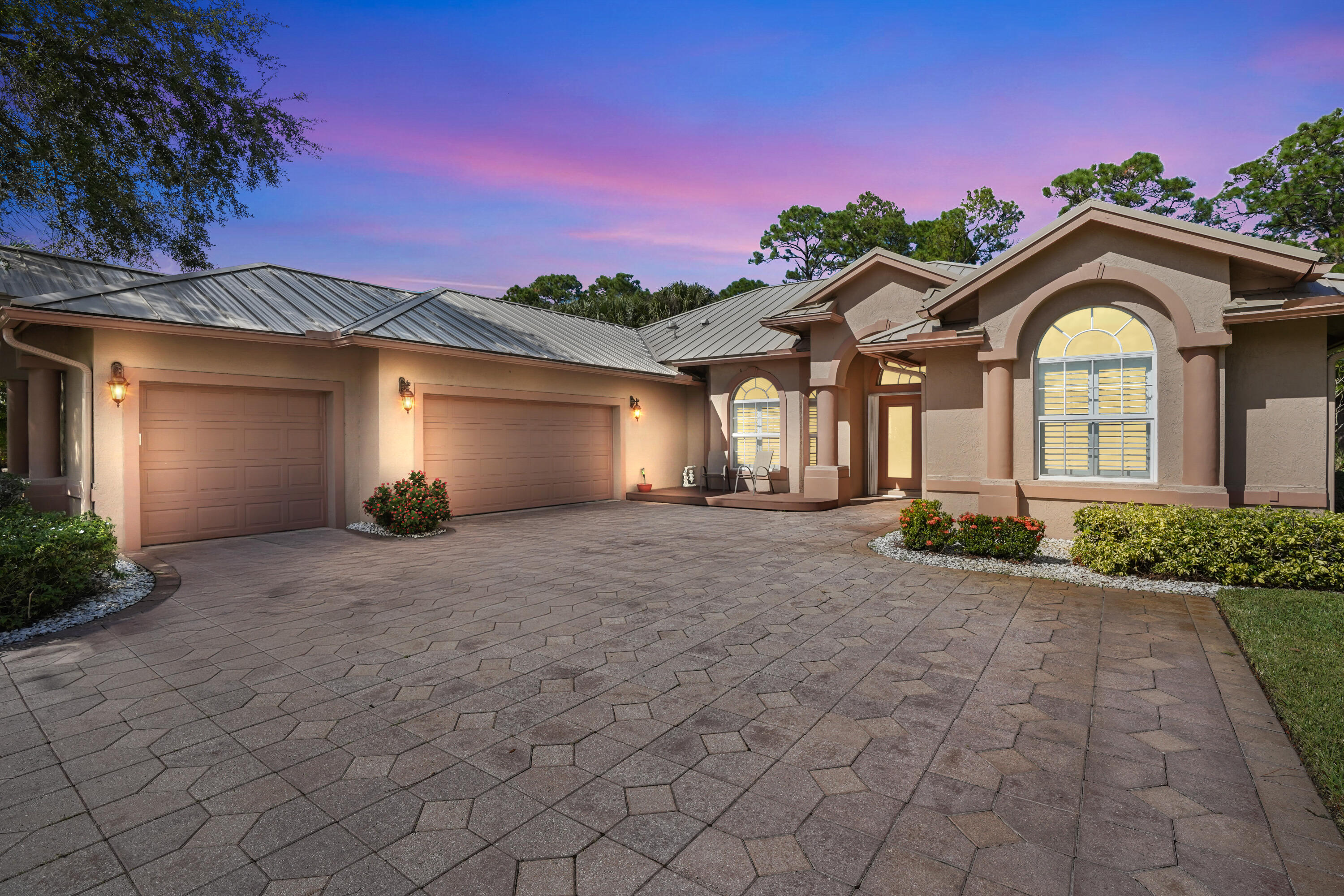Foto de propiedad en 3401 Bent Pine Drive, Fort Pierce, FL 34951 Fort Pierce con MLS# 