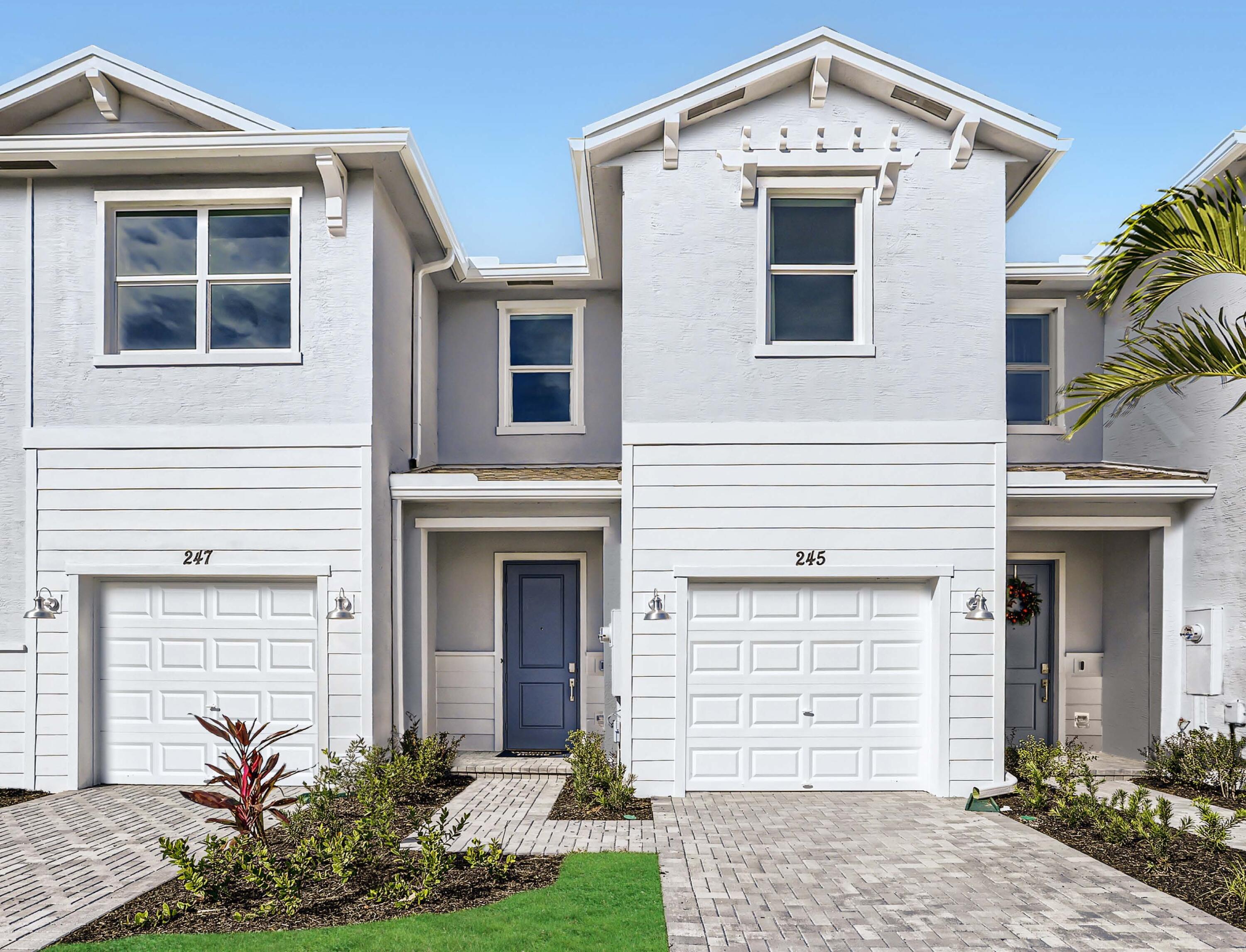 Foto de propiedad en 818 SE Grovebush Lane, Port St. Lucie, FL 34984 Port St. Lucie con MLS# 