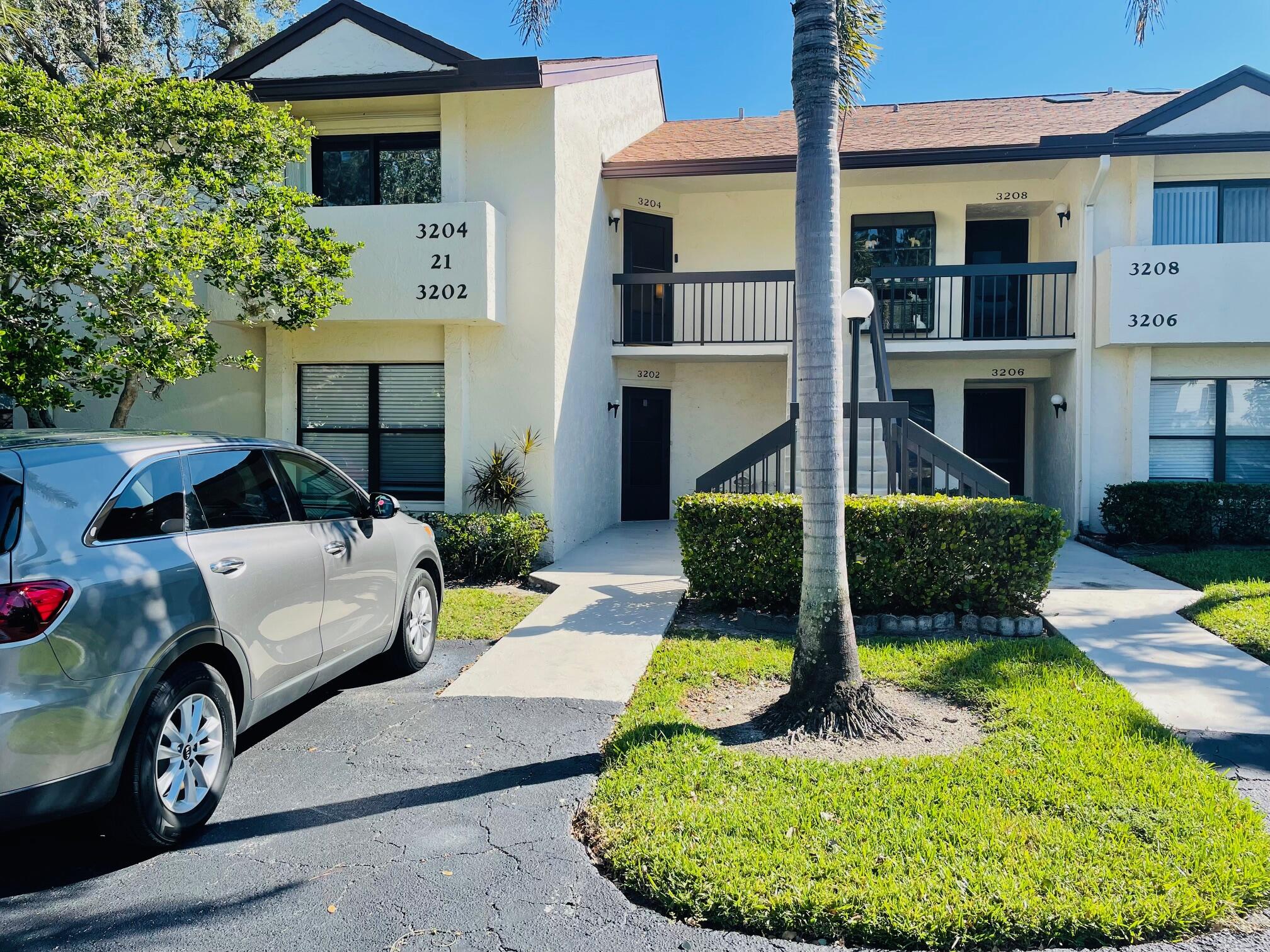 Foto de propiedad en 3204 Perimeter Drive 3204, Greenacres, FL 33467 Greenacres con MLS# 