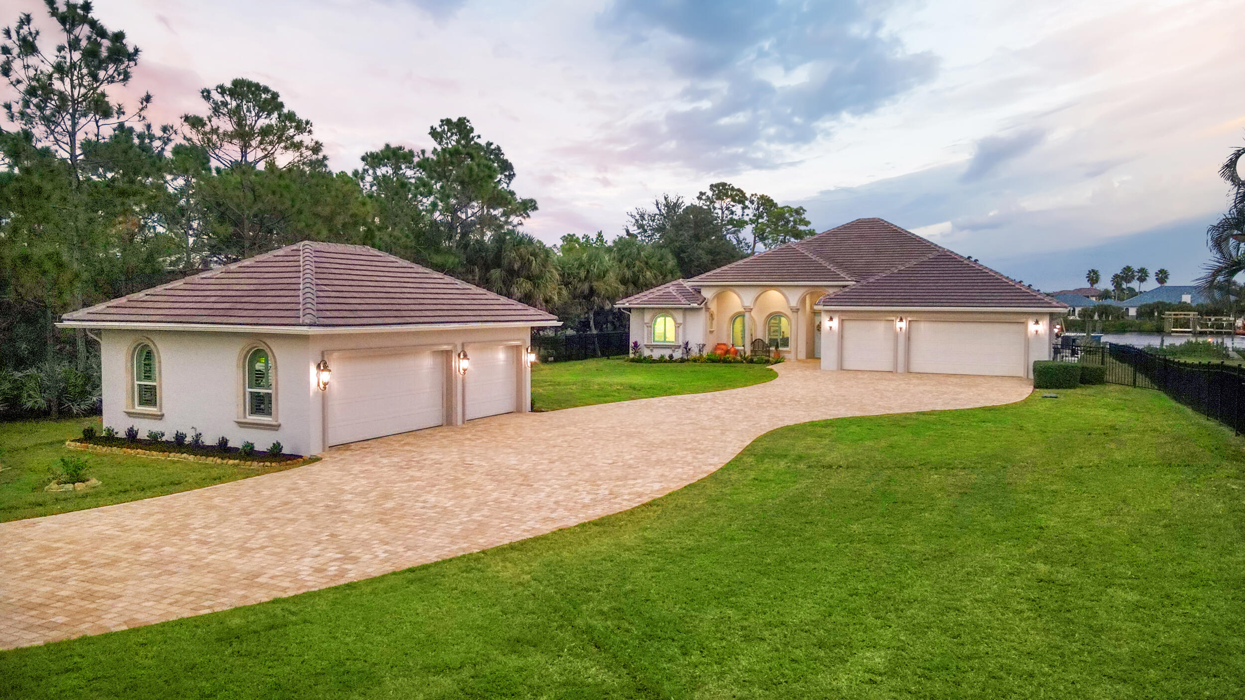 Foto de propiedad en 2821 SE North Lookout Boulevard, Port St. Lucie, FL 34984 Port St. Lucie con MLS# 