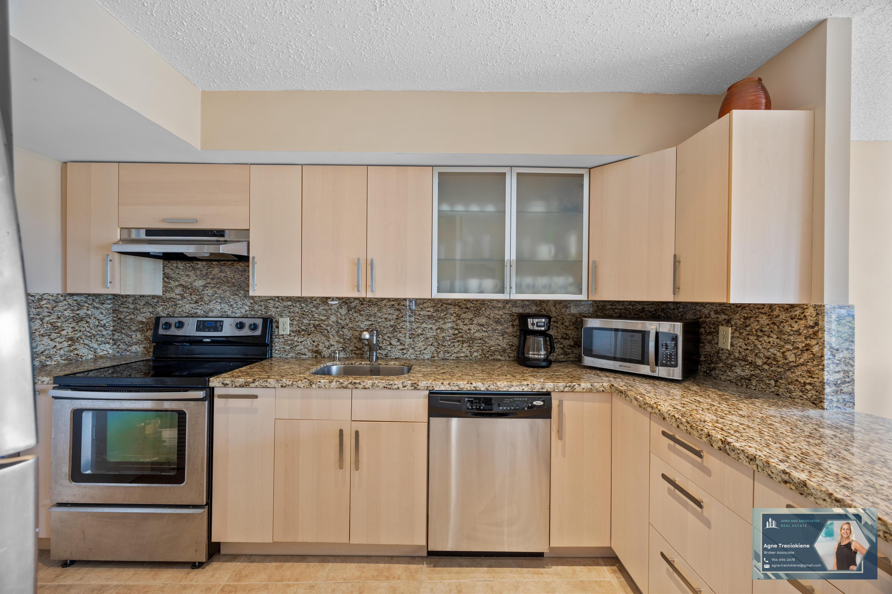 Foto de propiedad en 300 Diplomat Parkway 607, Hallandale Beach, FL 33009 Hallandale Beach con MLS# 
