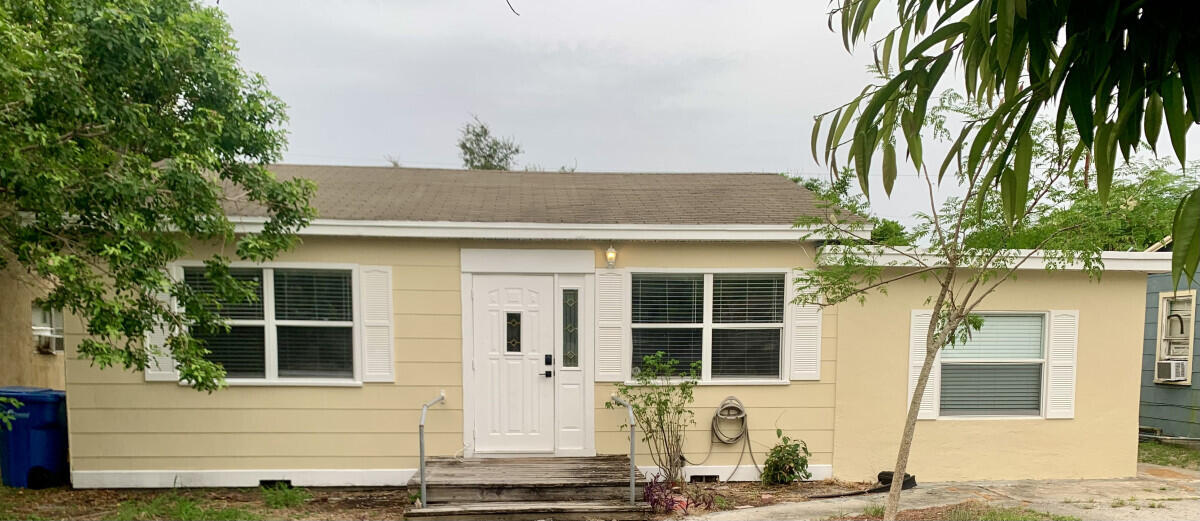 Foto de propiedad en 708 S Broadway, Lantana, FL 33462 Lantana con MLS# 