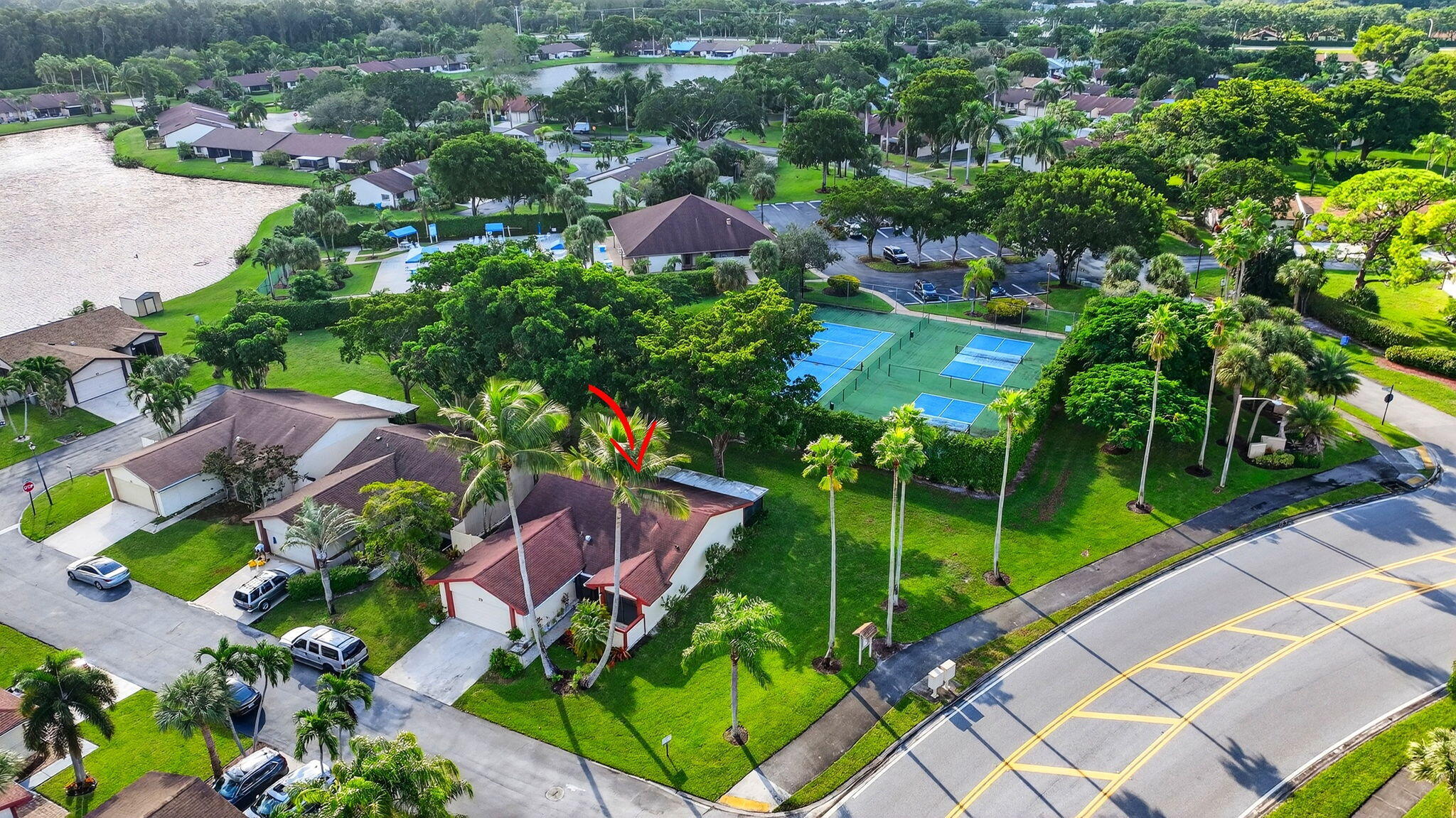 Foto de propiedad en 29 FAWLKLAND Circle, Boynton Beach, FL 33426 Boynton Beach con MLS# 