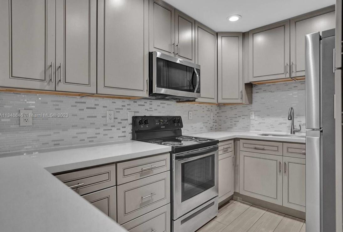 Foto de propiedad en 930 N 14 Court Apt 12, Hollywood, FL 33020 Hollywood con MLS# 