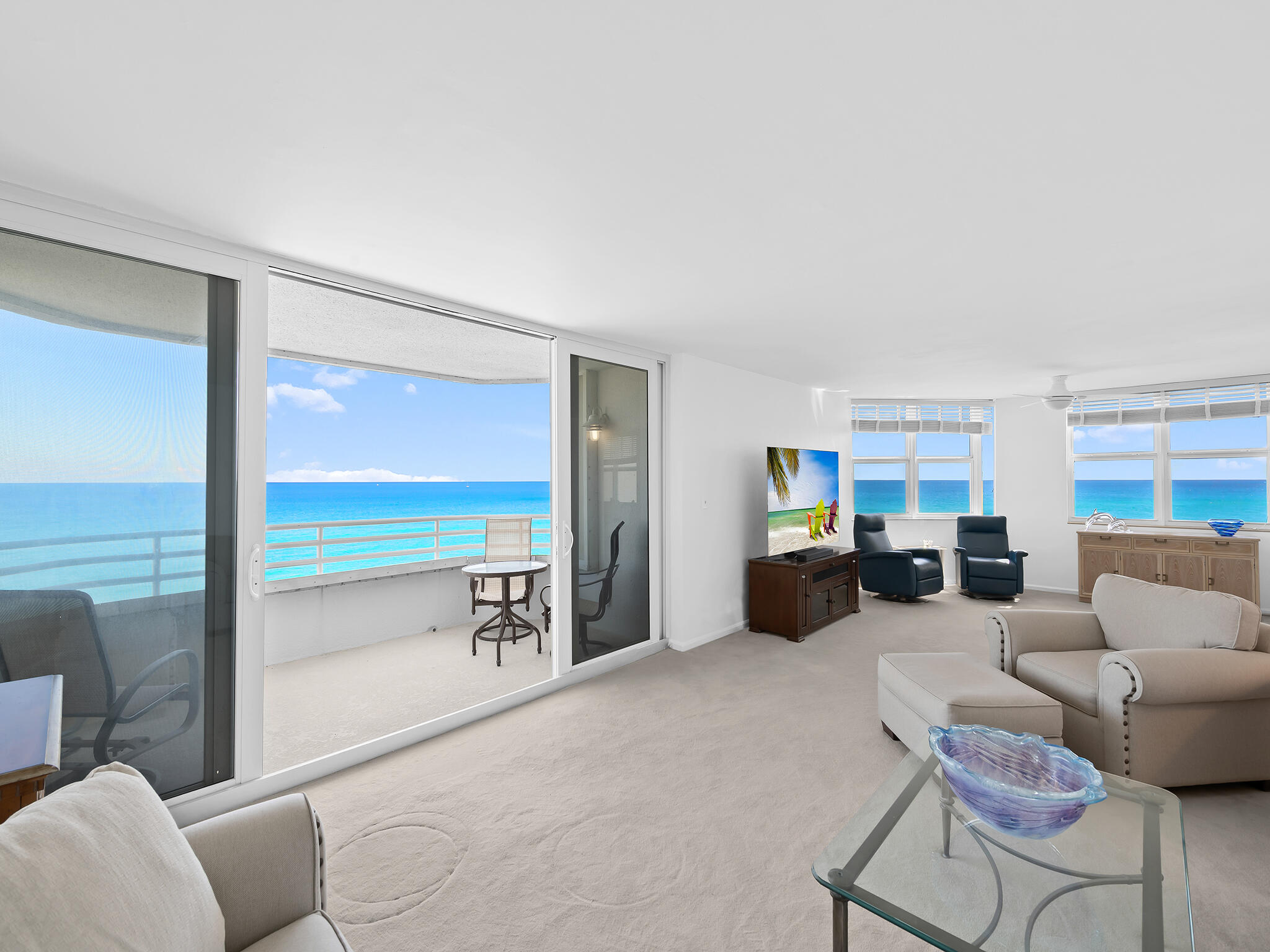 Foto de propiedad en 3407 S Ocean Boulevard 7a, Highland Beach, FL 33487 Highland Beach con MLS# 