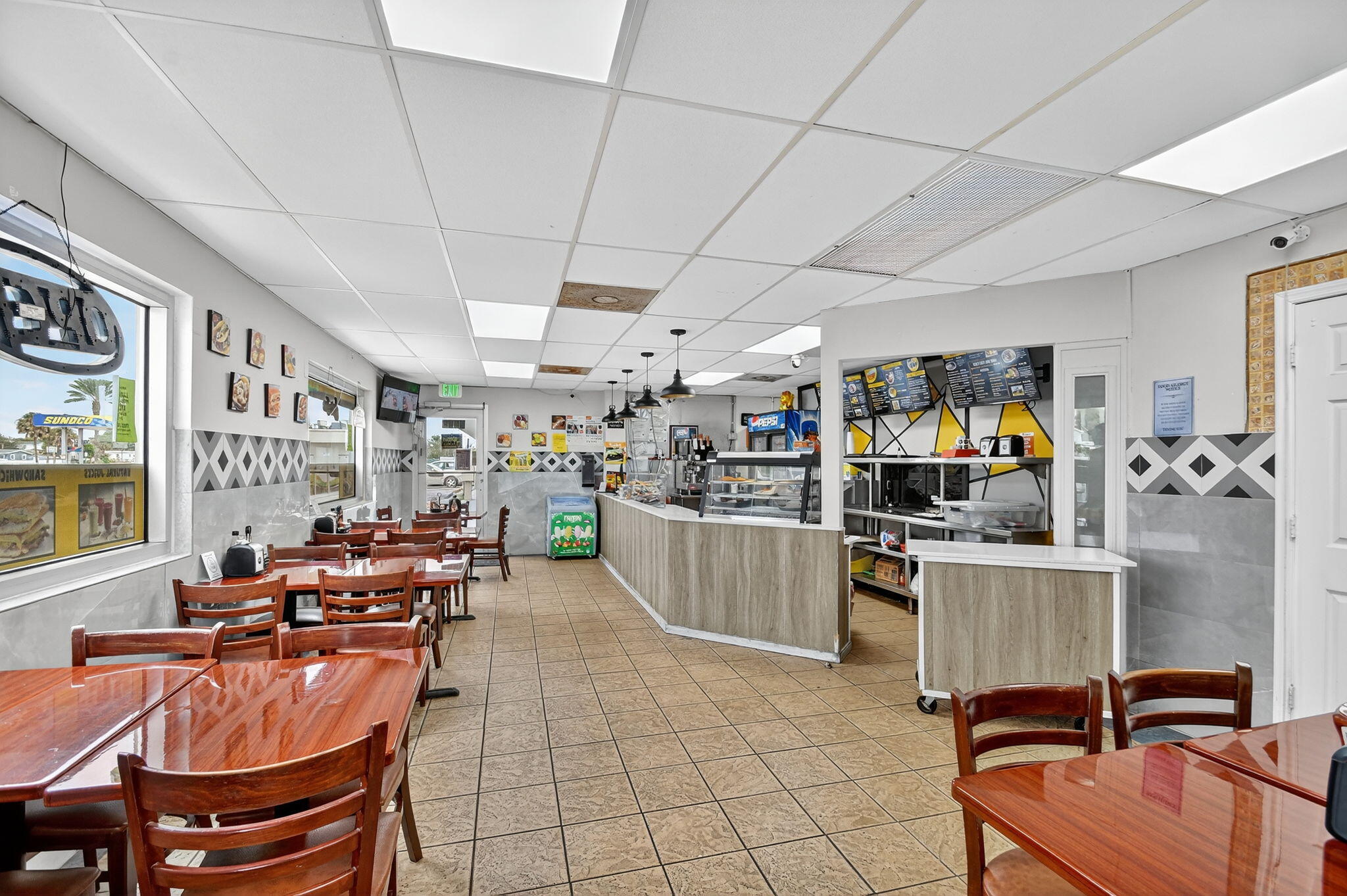 Foto de propiedad en 1541 W Blue Heron Boulevard, Riviera Beach, FL 33404 Riviera Beach con MLS# 