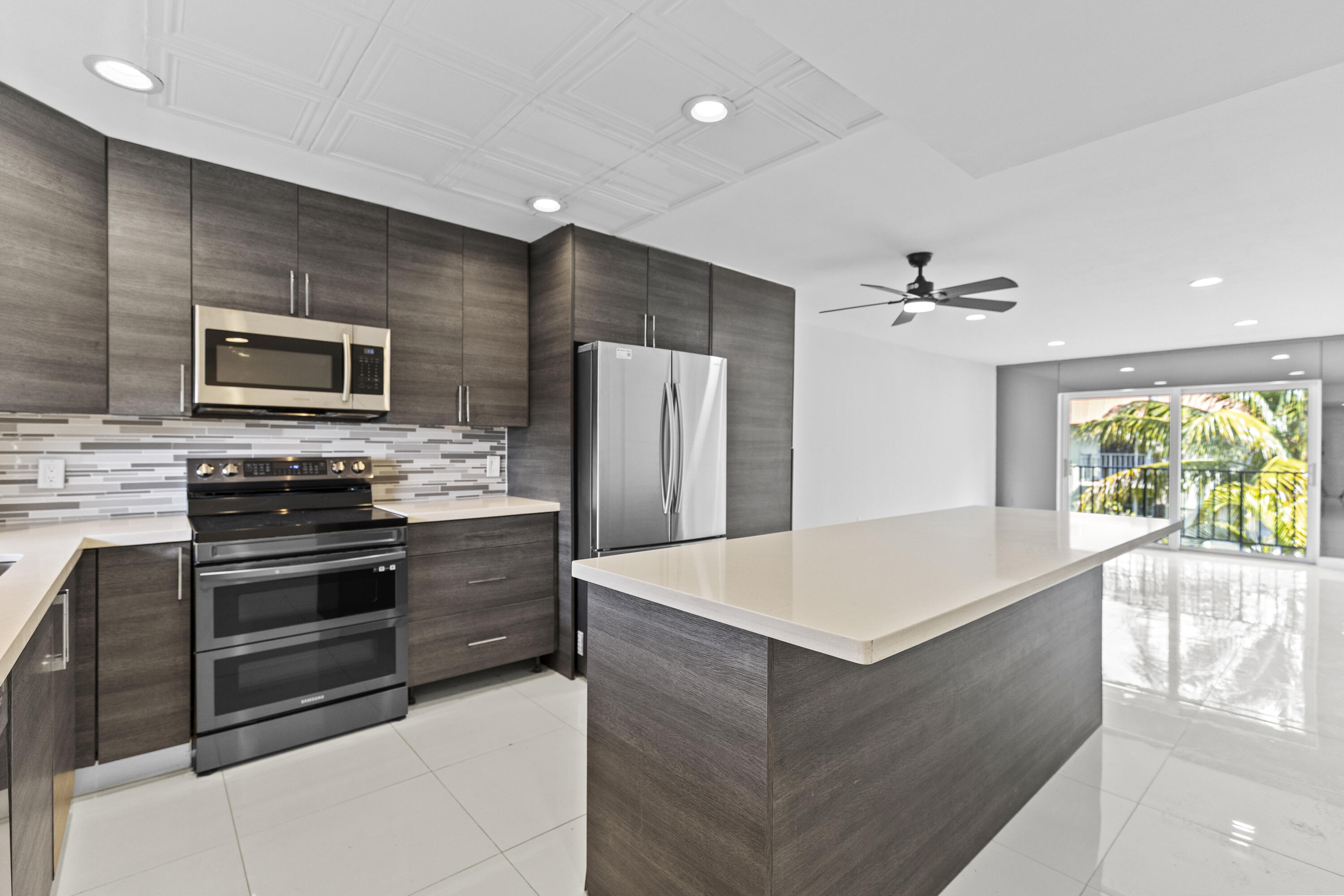 Foto de propiedad en 809 W Oakland Park Boulevard K12, Oakland Park, FL 33311 Oakland Park con MLS# 