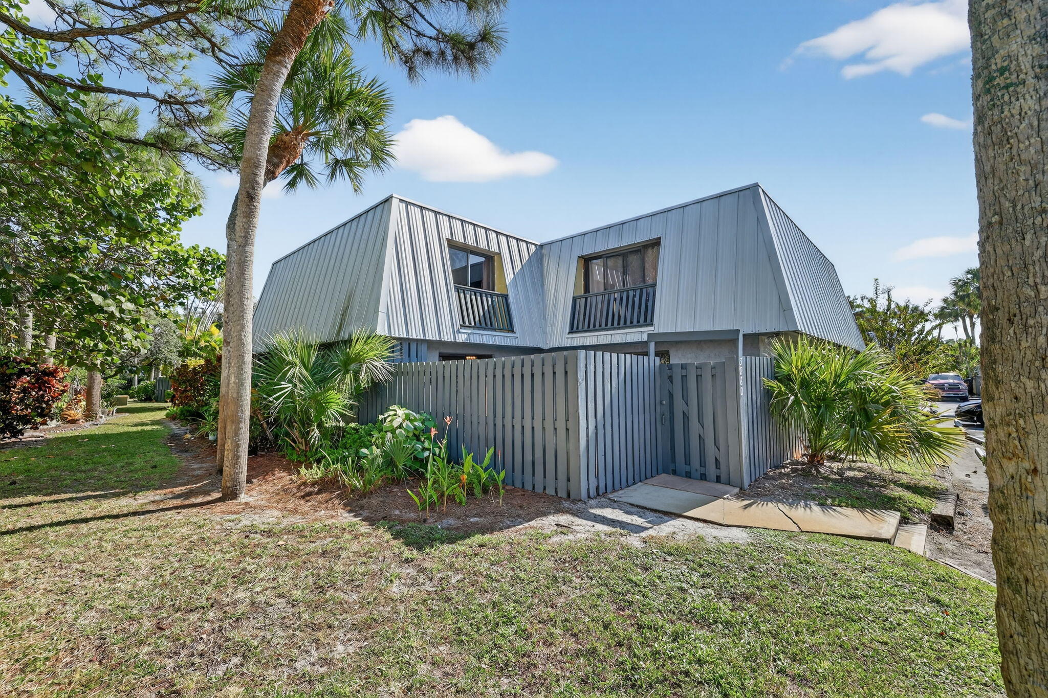 Foto de propiedad en 3860 Jefferson Street, Stuart, FL 34997 Stuart con MLS# 