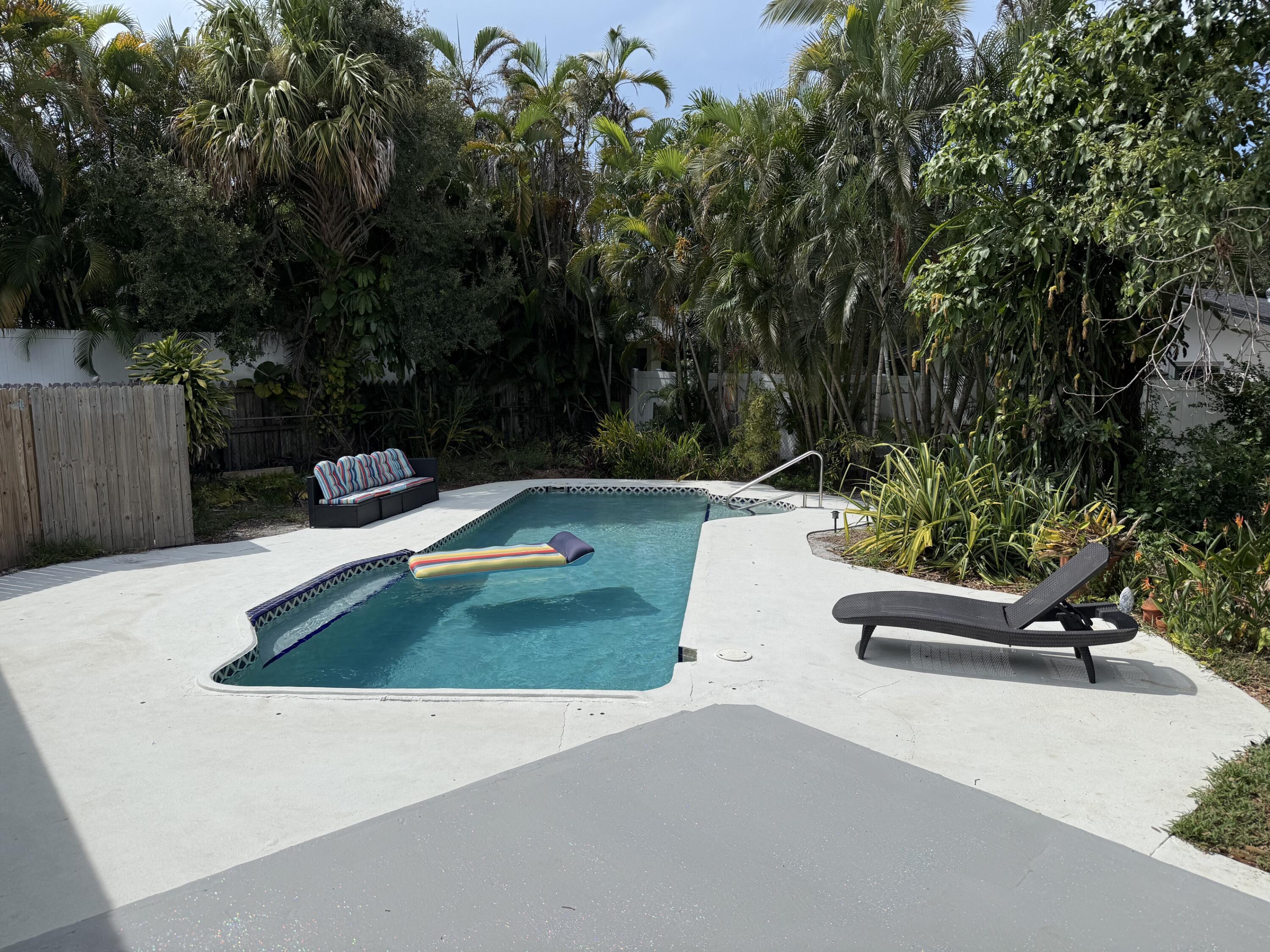 Foto de propiedad en 2415 Laurel Lane, Palm Beach Gardens, FL 33410 Palm Beach Gardens con MLS# 