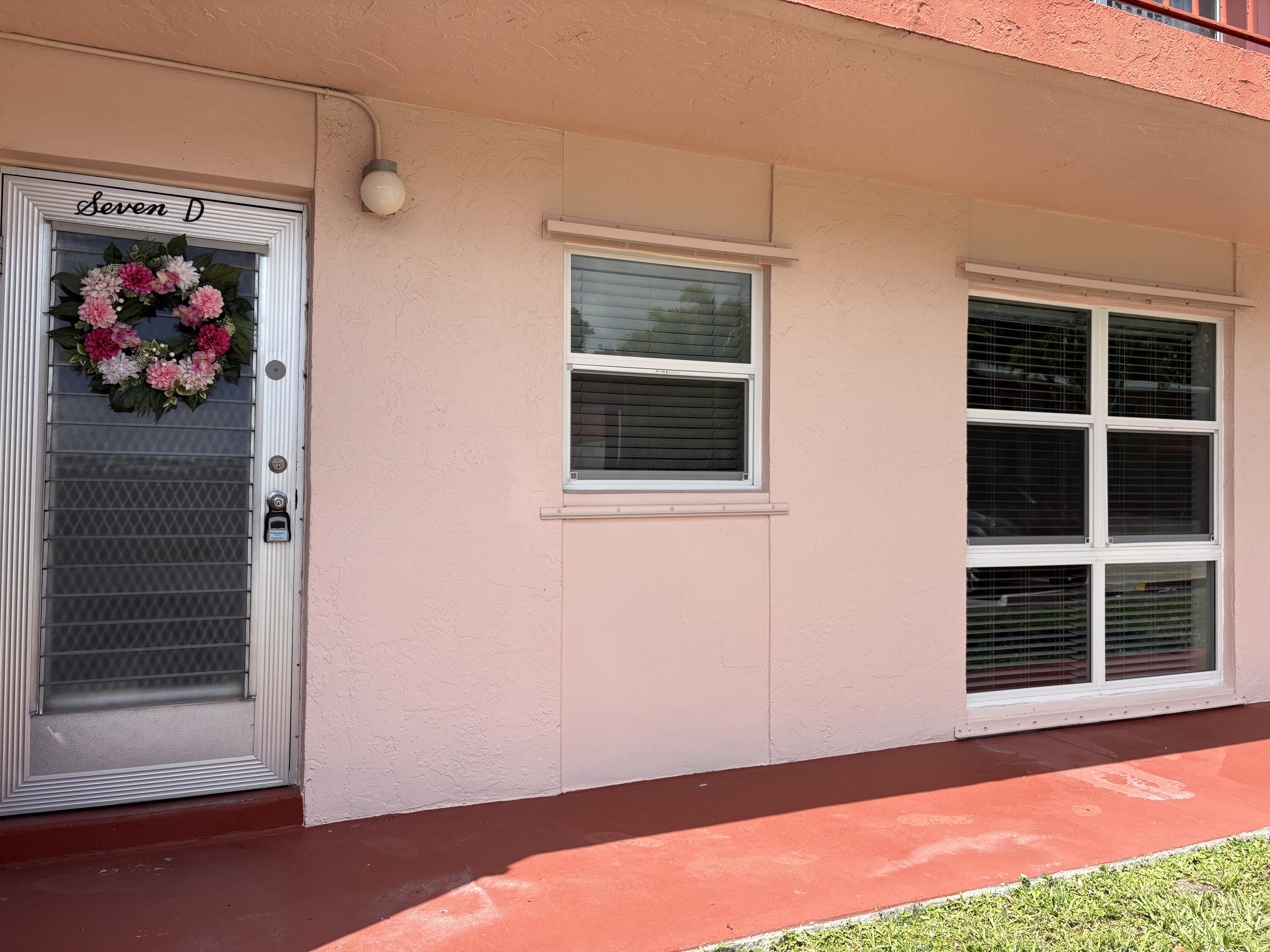 Foto de propiedad en 7 Golfs Edge D, West Palm Beach, FL 33417 West Palm Beach con MLS# 