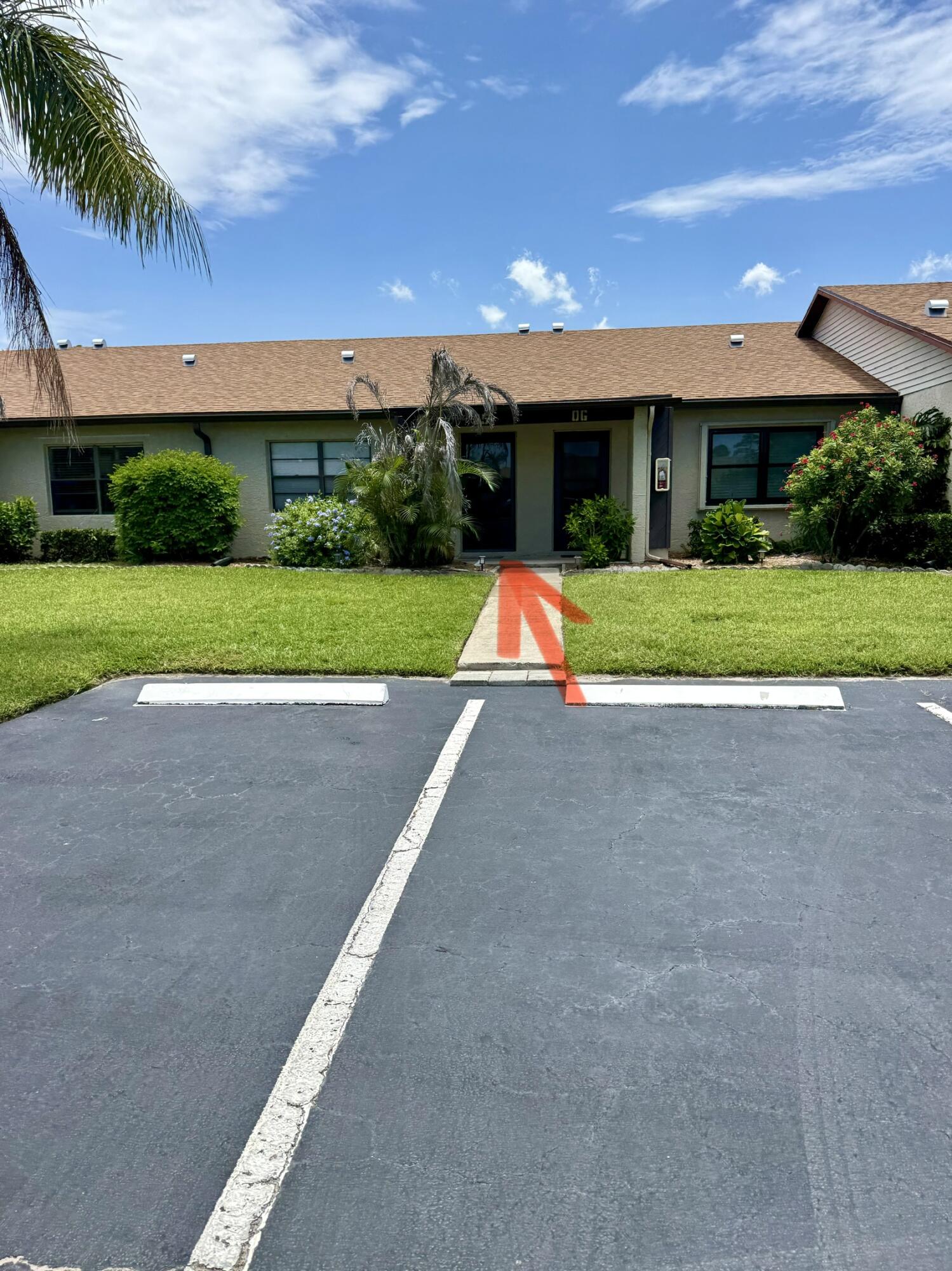 Foto de propiedad en 6030 Indrio Road 5, Fort Pierce, FL 34951 Fort Pierce con MLS# 