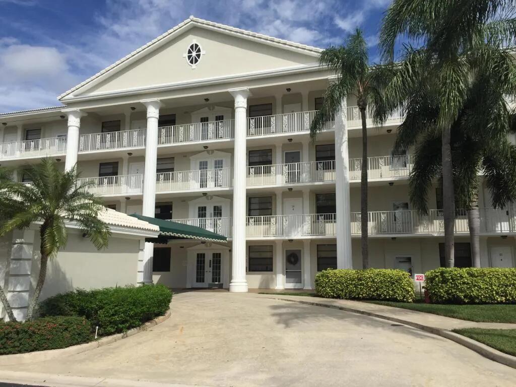 Foto de propiedad en 6049 Balboa Circle 202, Boca Raton, FL 33433 Boca Raton con MLS# 