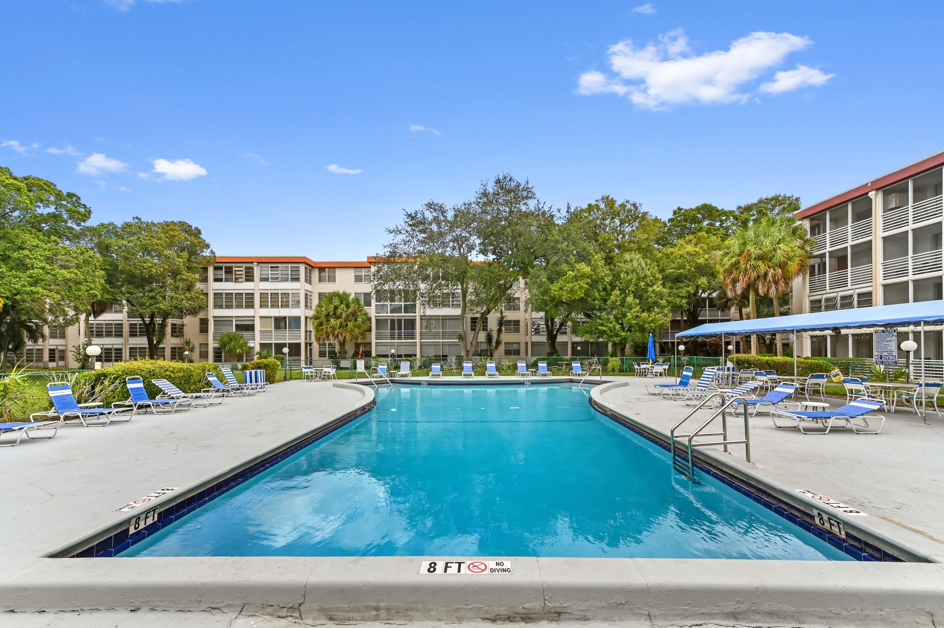 Foto de propiedad en 2650 NW 49th Avenue 422, Lauderdale Lakes, FL 33313 Lauderdale Lakes con MLS# 