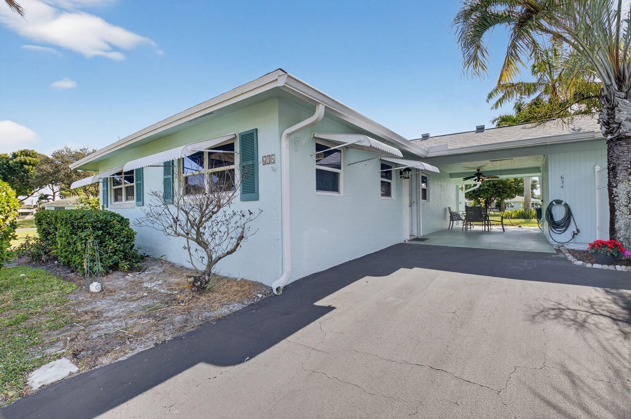 Foto de propiedad en 634 Hummingbird Lane, Delray Beach, FL 33445 Delray Beach con MLS# 