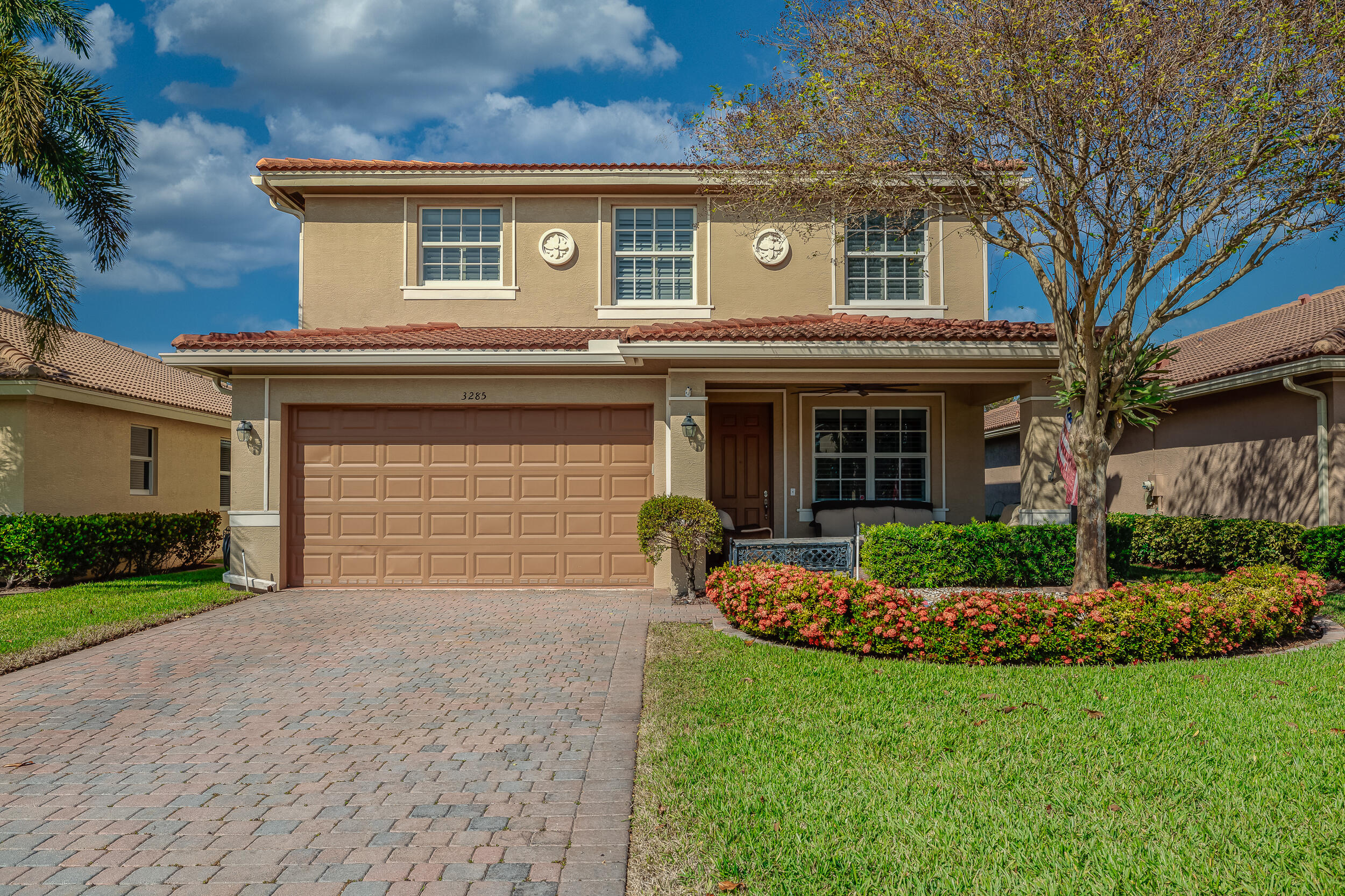 Foto de propiedad en 3285 SW Porpoise Circle, Stuart, FL 34997 Stuart con MLS# 
