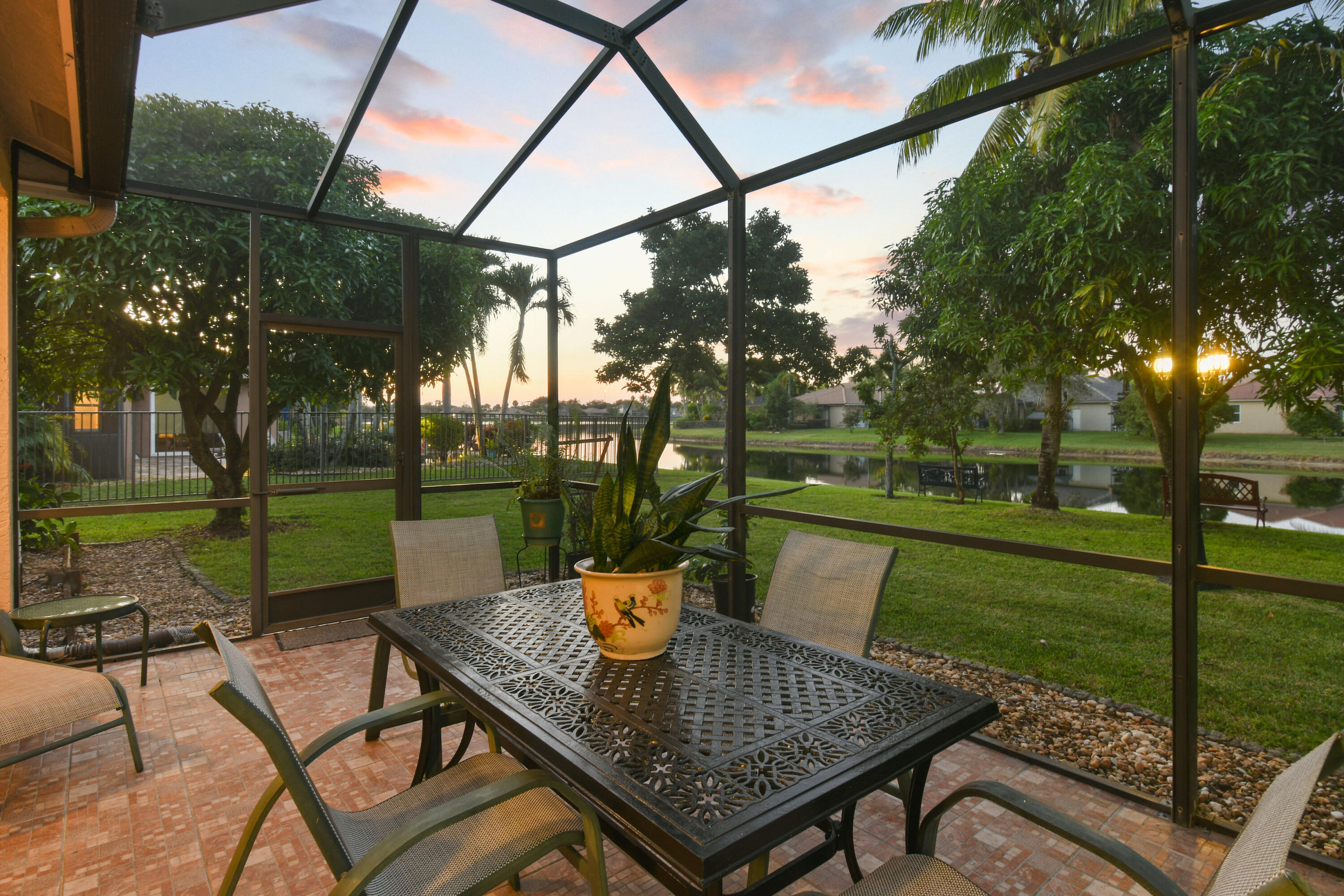 Foto de propiedad en 9863 Royal Cardigan Way, West Palm Beach, FL 33411 West Palm Beach con MLS# 