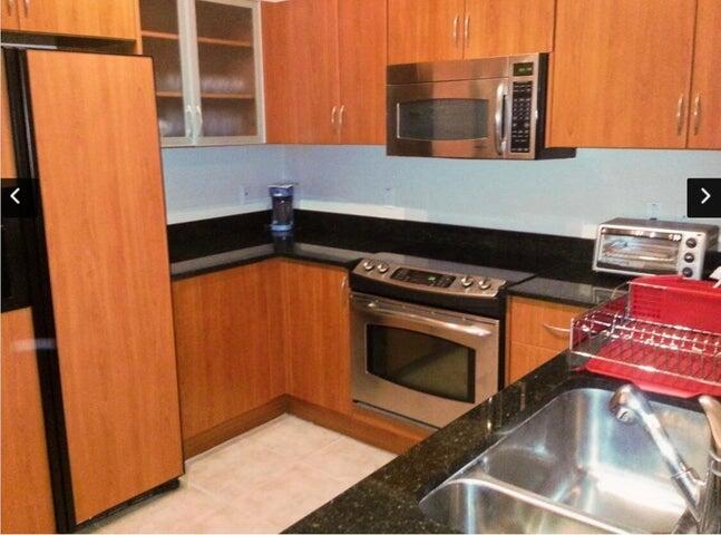 Foto de propiedad en 804 E Windward Way 119, Lantana, FL 33462 Lantana con MLS# 