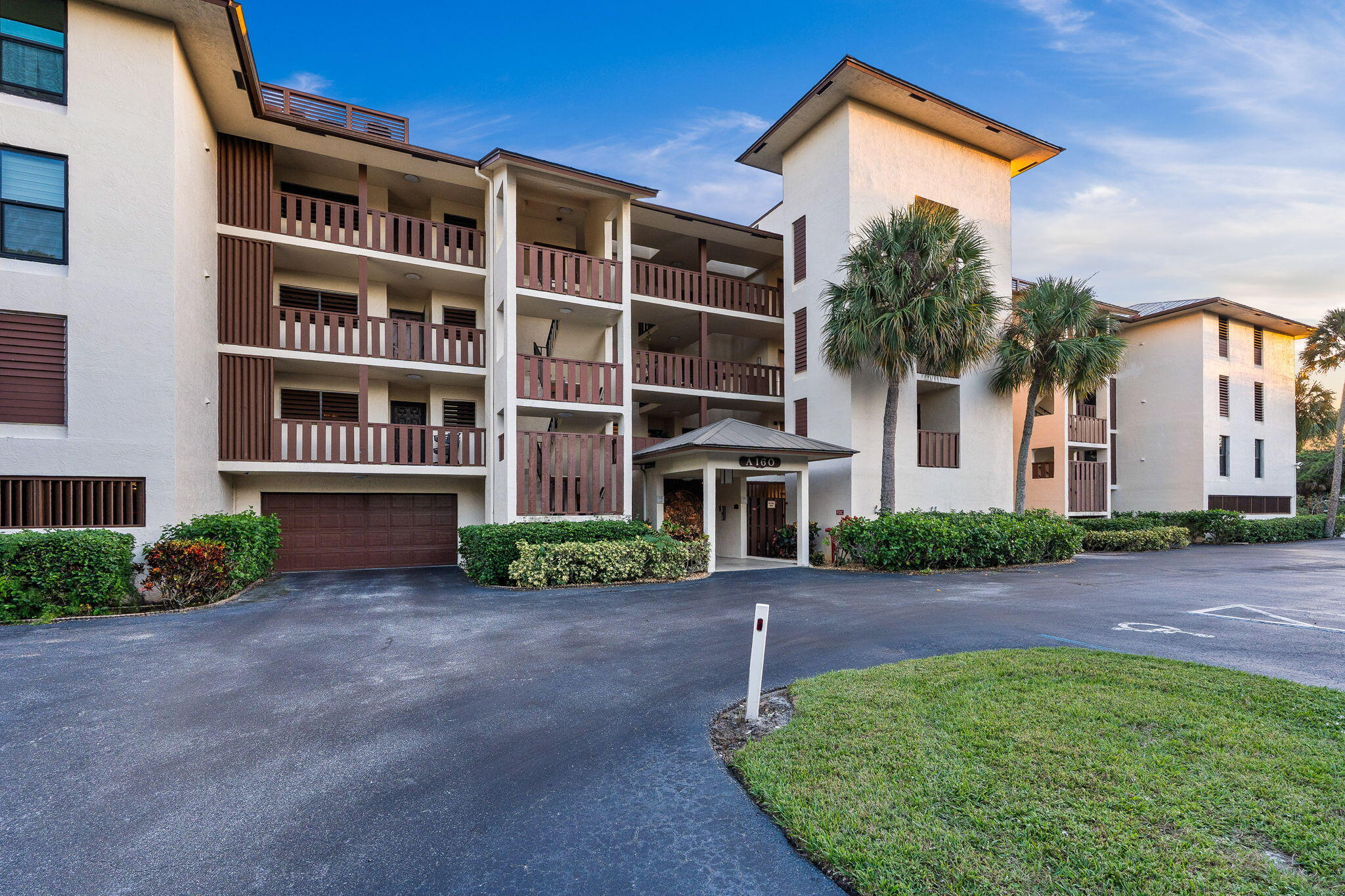 Foto de propiedad en 160 SE Saint Lucie Boulevard 402a, Stuart, FL 34996 Stuart con MLS# 
