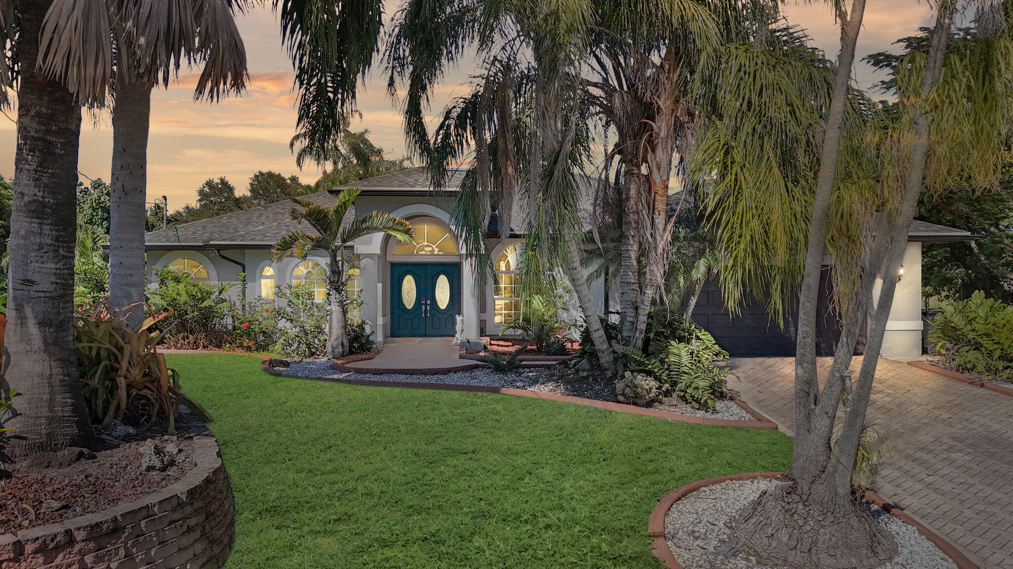 Foto de propiedad en 140 SW Mark Court, Port St. Lucie, FL 34953 Port St. Lucie con MLS# 