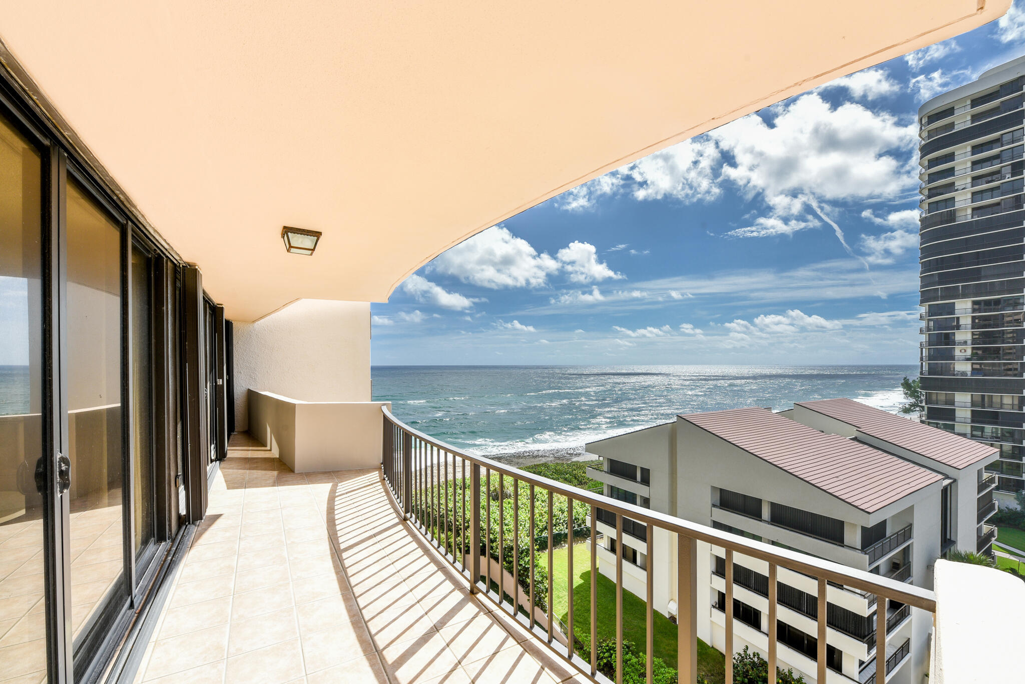 Foto de propiedad en 4200 N Ocean Drive 1-904, Singer Island, FL 33404 Singer Island con MLS# 