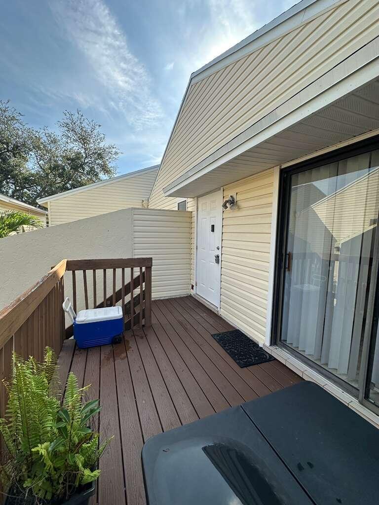 Foto de propiedad en 637 Executive Center Drive N 203, West Palm Beach, FL 33401 West Palm Beach con MLS# 
