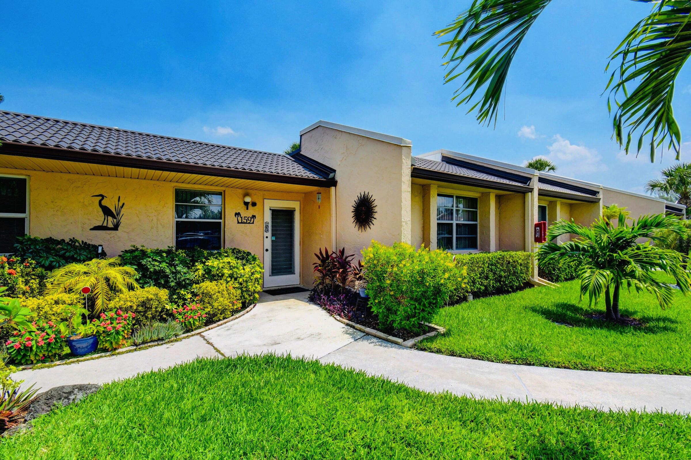 Foto de propiedad en 159 Lake Meryl Drive, West Palm Beach, FL 33411 West Palm Beach con MLS# 