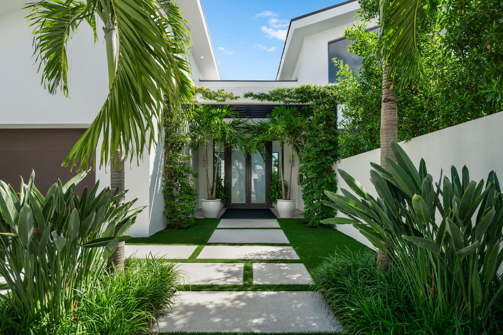 Foto de propiedad en 4444 Washington Road, West Palm Beach, FL 33405 West Palm Beach con MLS# 