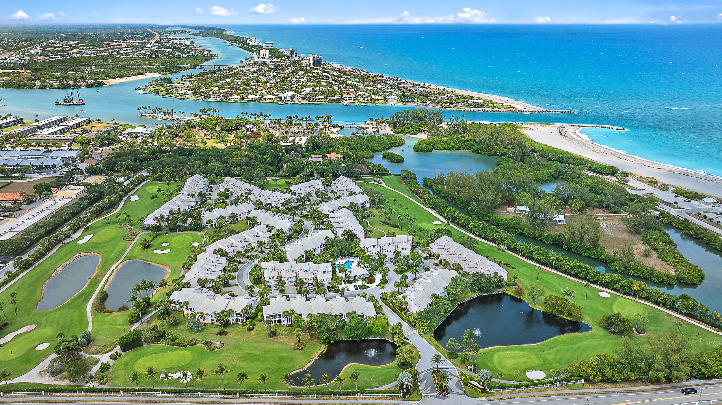 Foto de propiedad en 2608 Fairway Drive N, Jupiter, FL 33477 Jupiter con MLS# 